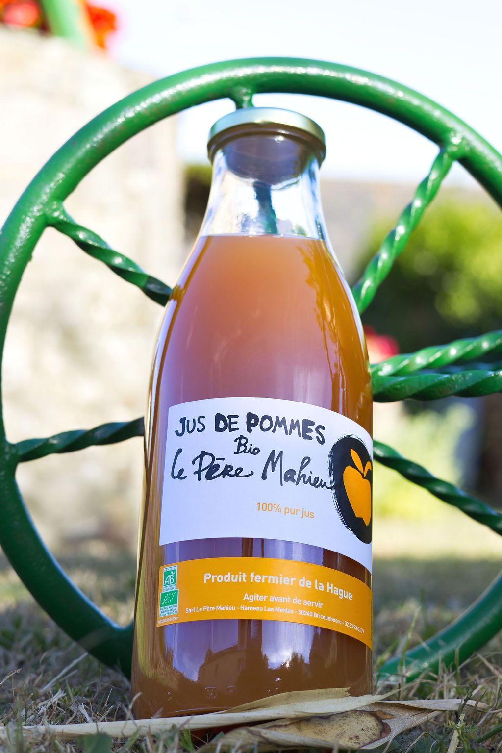 Bouteille de jus de pommes, Cidrerie Le Père Mahieu, Bricquebosq, Normandie