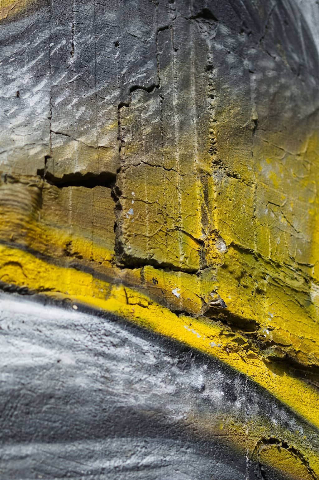 Textures de mur, sous peinture de graffiti, Cherbourg, Normandie