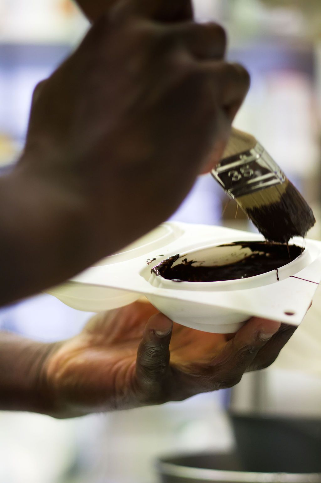 Geste pro - Travail du chocolat, pâtisserie, Une Fève en virée, Cherbourg, Normandie