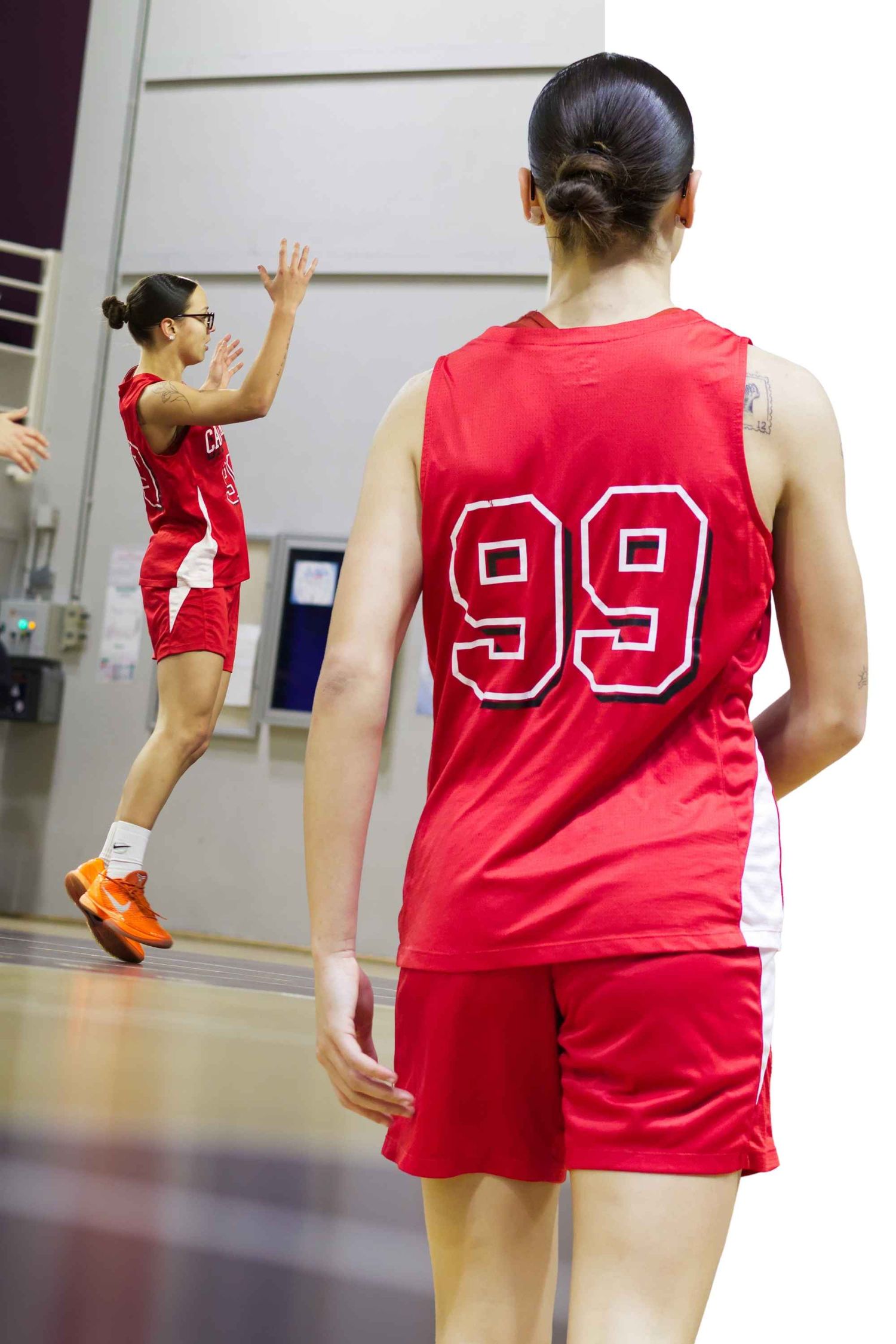 Portrait de joueuse de Basket-Ball, sur le terrain, lors d'une rencontre sportive, Cherbourg, Normandie