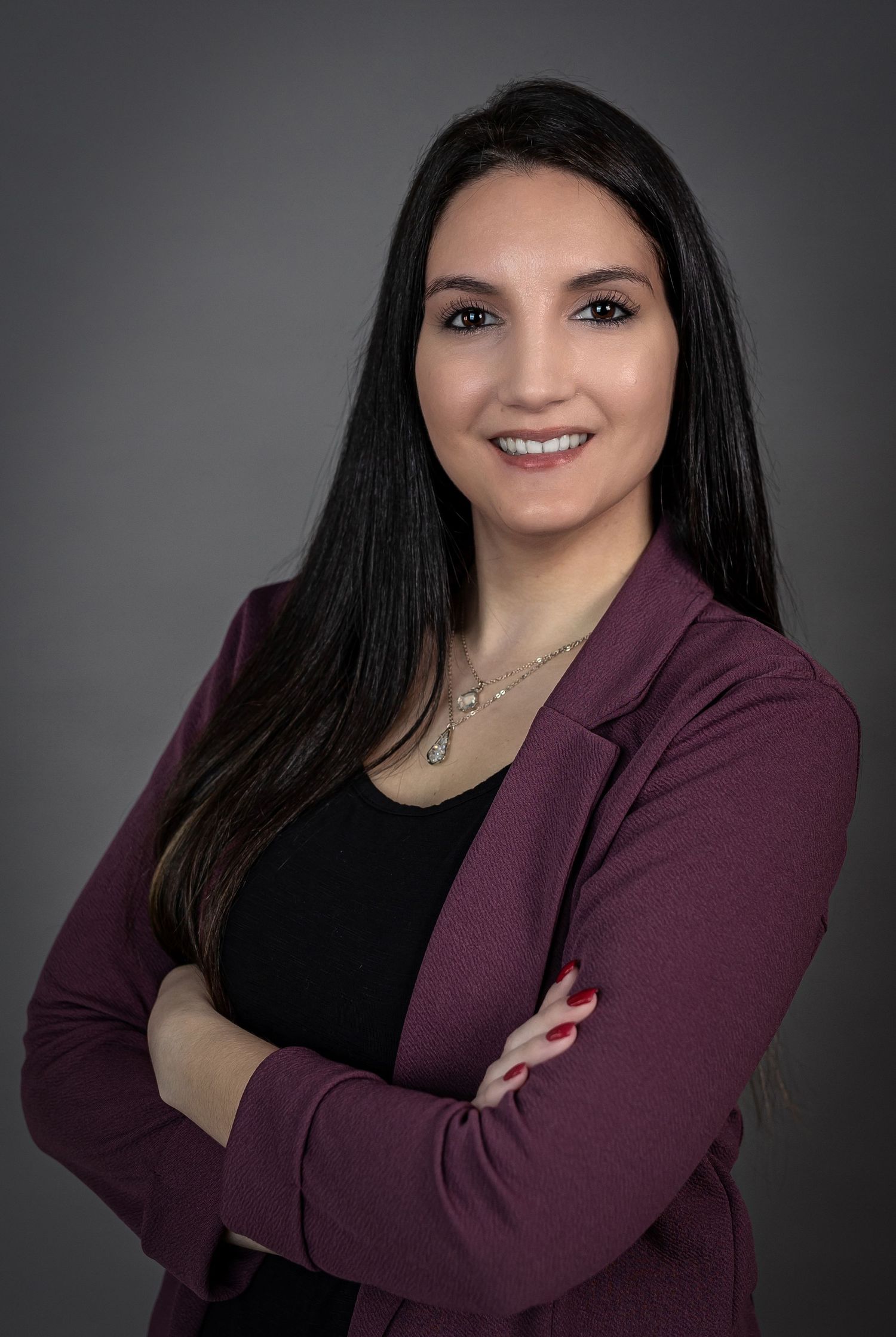 woman crossing arms, headshot, professional headshot photographer