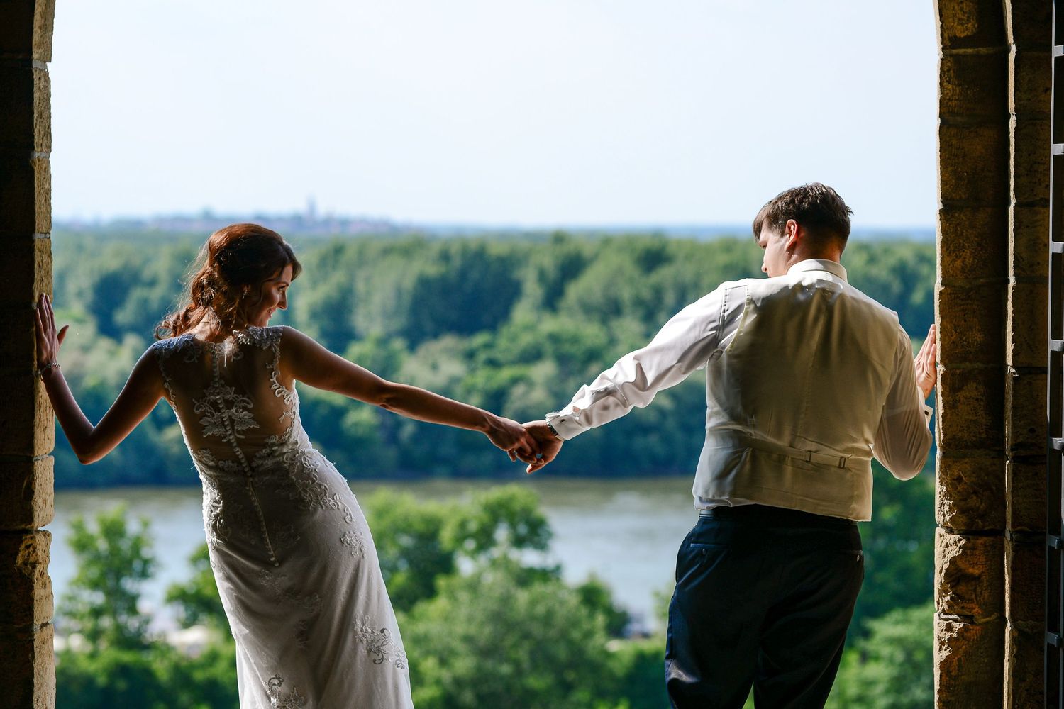 Bride and groom stepping into the landscape hand in hand - a timeless wedding story by Herzenshaus Studio, Frankfurt Rhein-Main.