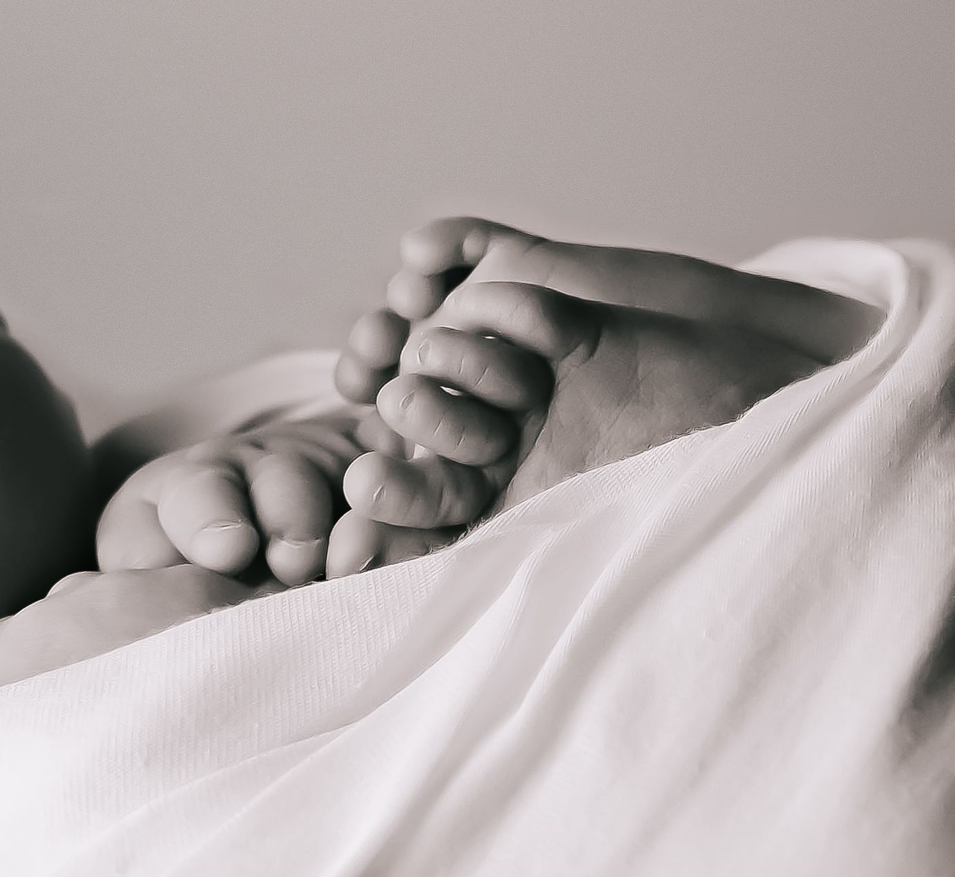 close up mirco detail shot of newborn toes and fingers in professional black and white images from photographer