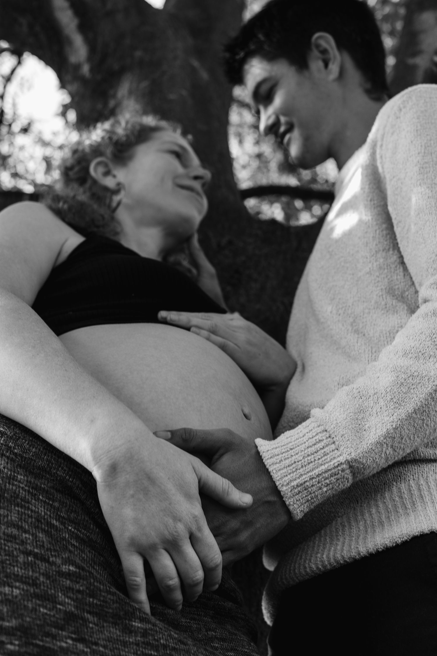 Couple hugging, the woman is pregnant