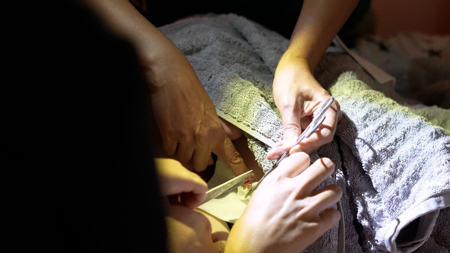 Cutting umbilical cord