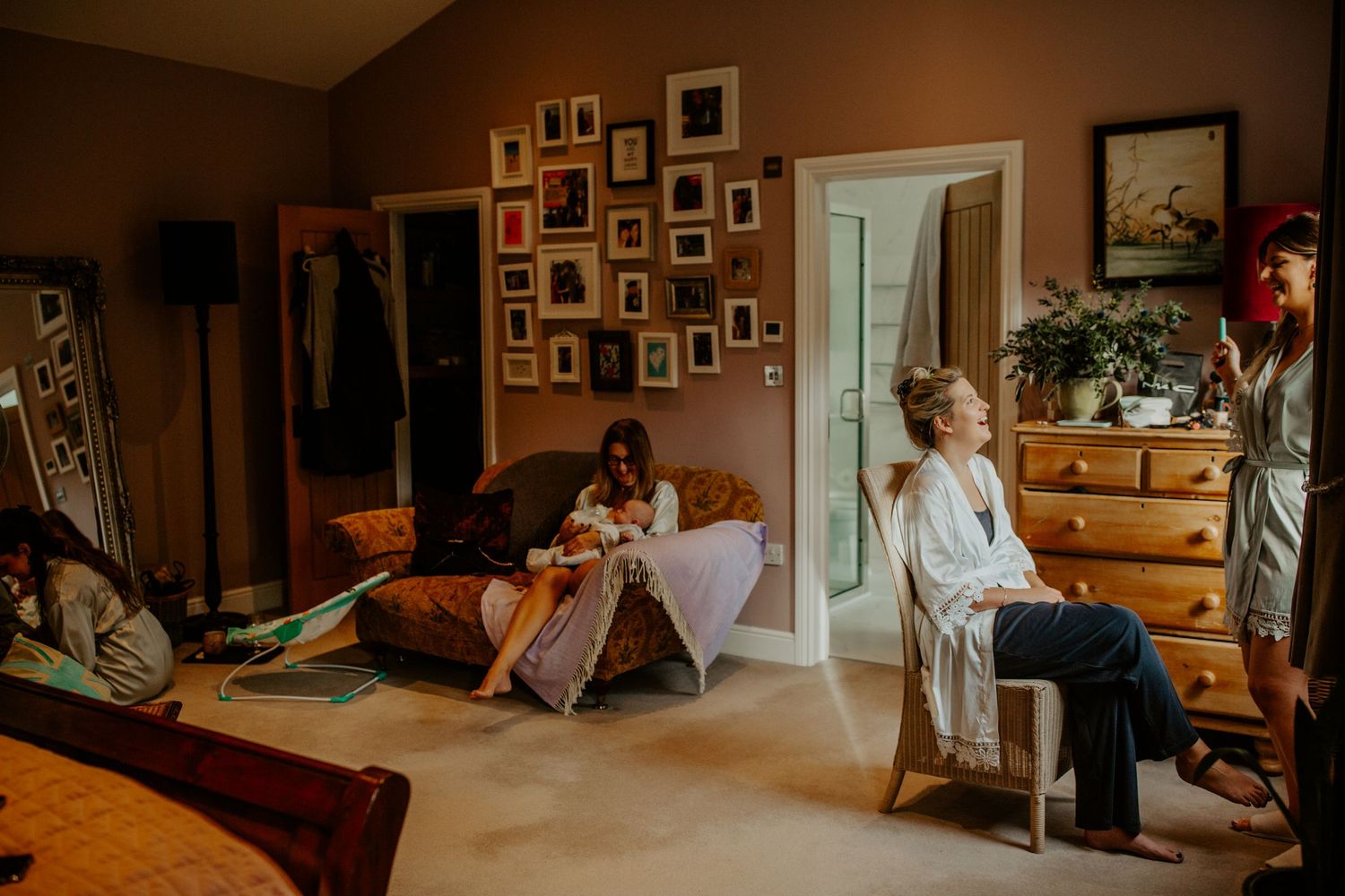 Bridal prep with family Hertfordshire, Photographer RELM Photography