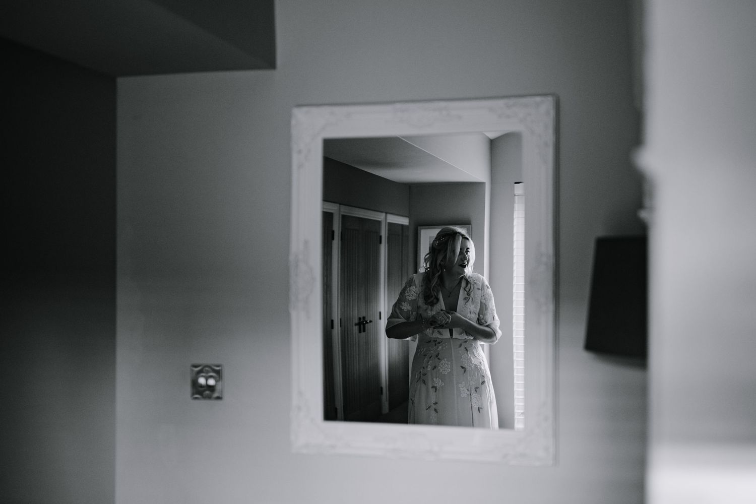 Bride getting ready with family during prep in Hertfordshire – RELM Photography.