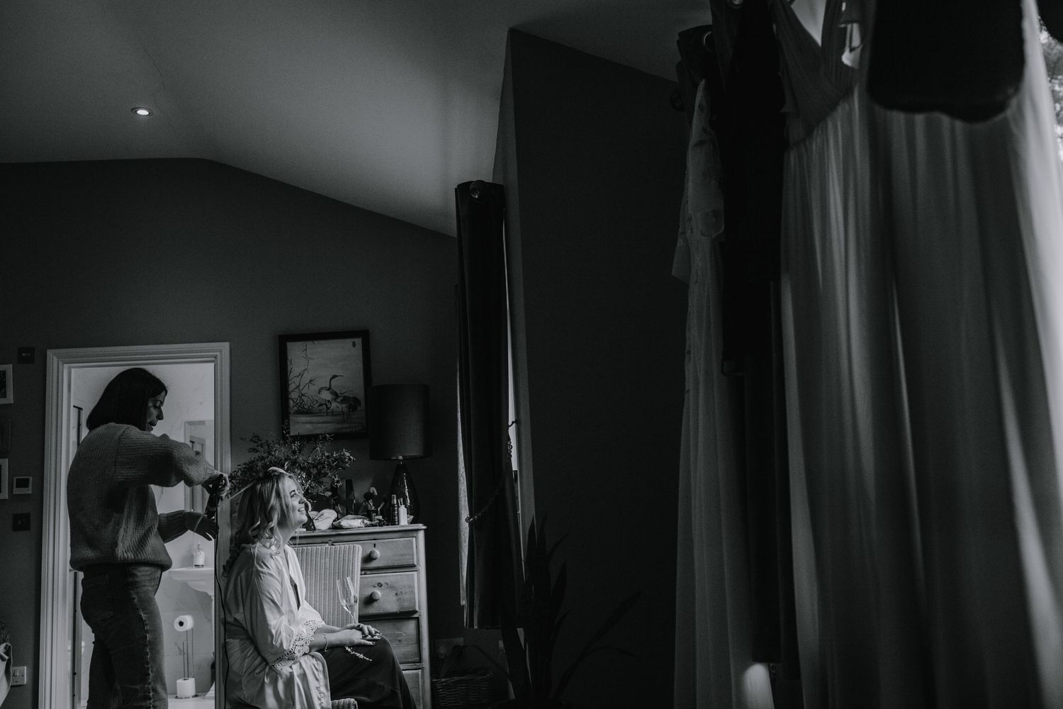Bride getting ready with family during prep in Hertfordshire – RELM Photography.