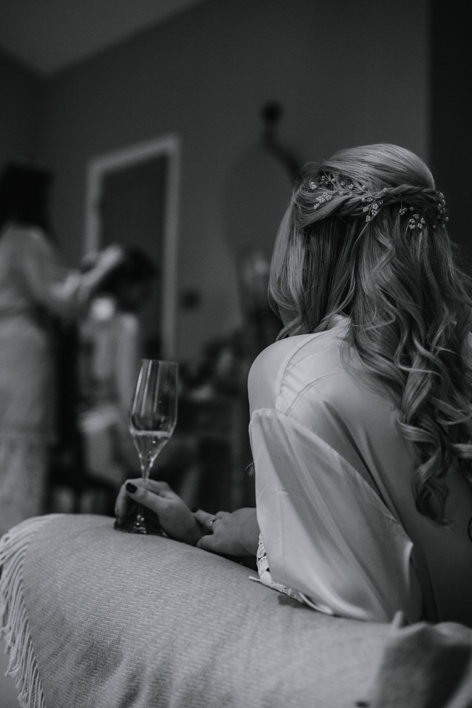 Bride getting ready with family during prep in Hertfordshire – RELM Photography.