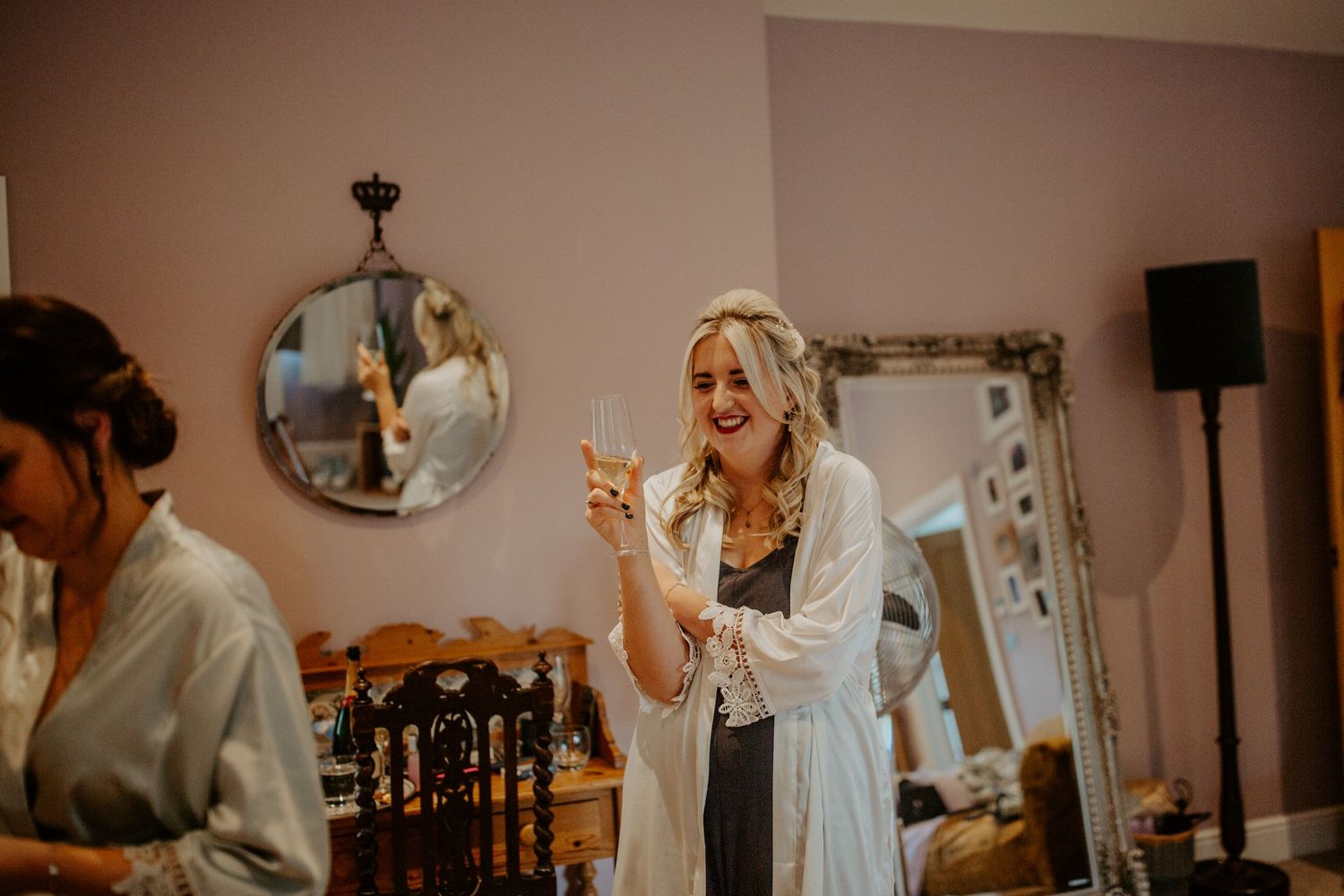 Bride getting ready with family during prep in Hertfordshire – RELM Photography.