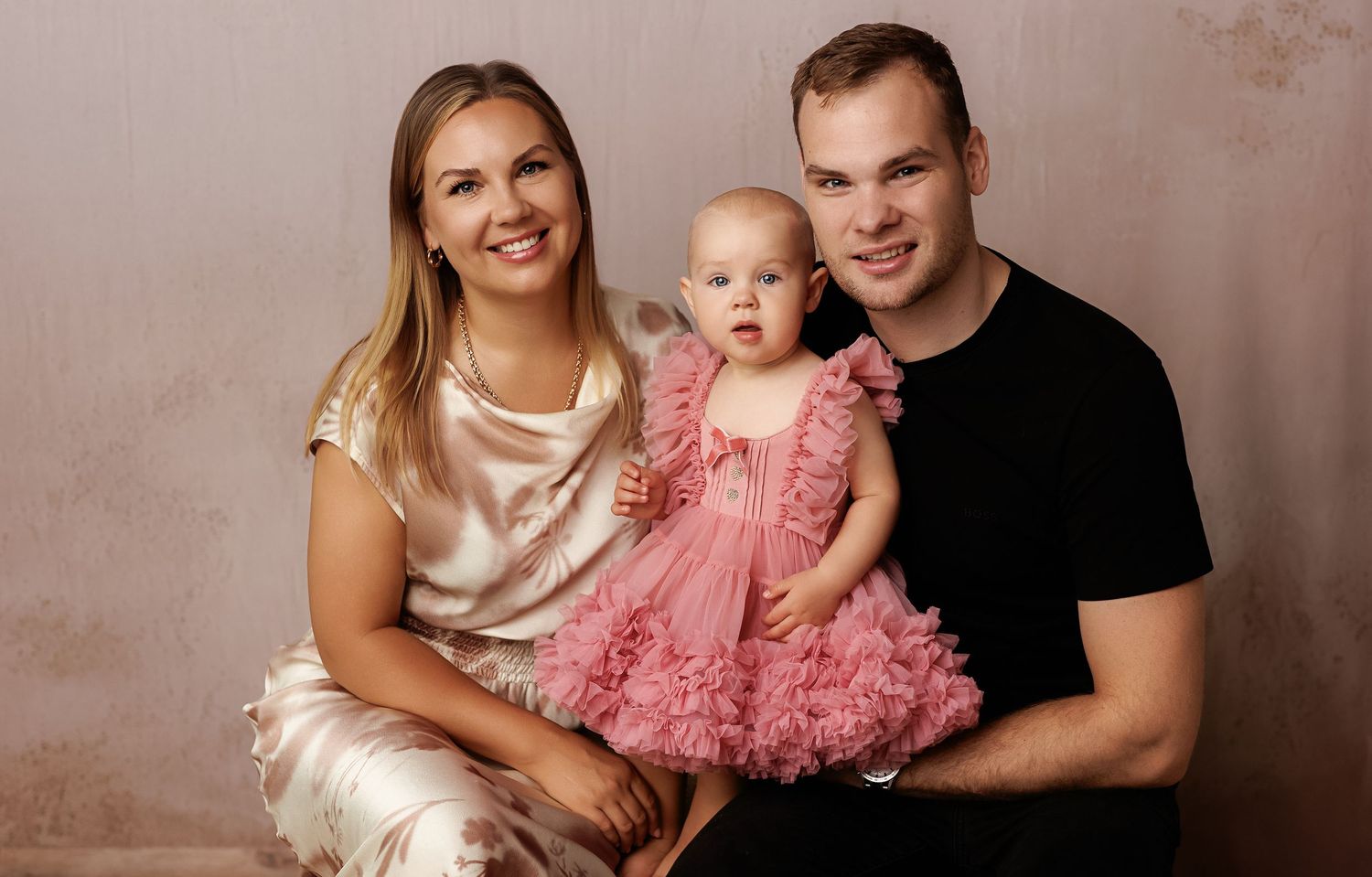 Perepildid fotostuudios. Fotosessioon. Lapse esimene sünnipäeva fotosessioon Tallinnas. Lastefotograaf Evelin Talvar Cake smash