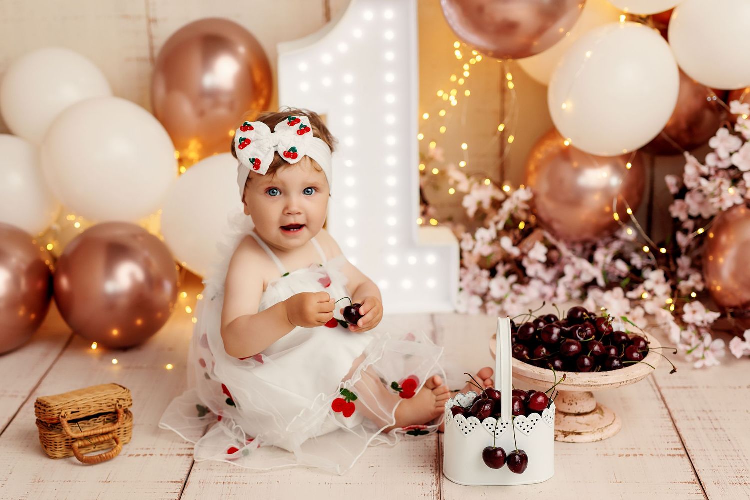 Perepildid fotostuudios. Fotosessioon. Lapse esimene sünnipäeva fotosessioon Tallinnas. Lastefotograaf Evelin Talvar Cake smash