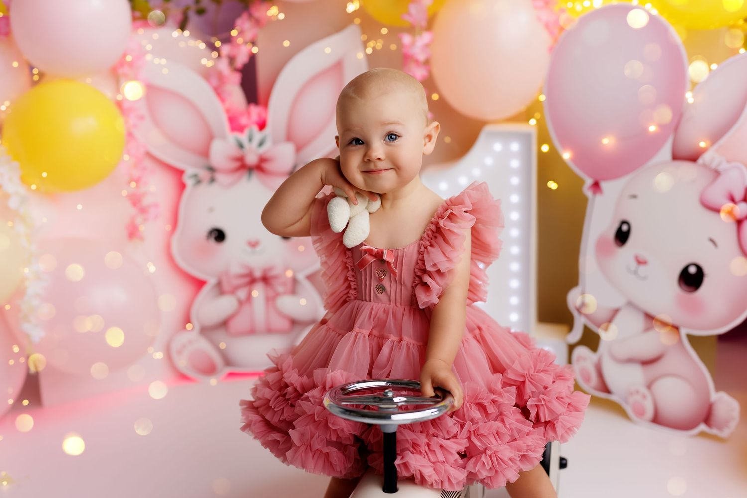 Perepildid fotostuudios. Fotosessioon. Lapse esimene sünnipäeva fotosessioon Tallinnas. Lastefotograaf Evelin Talvar Cake smash