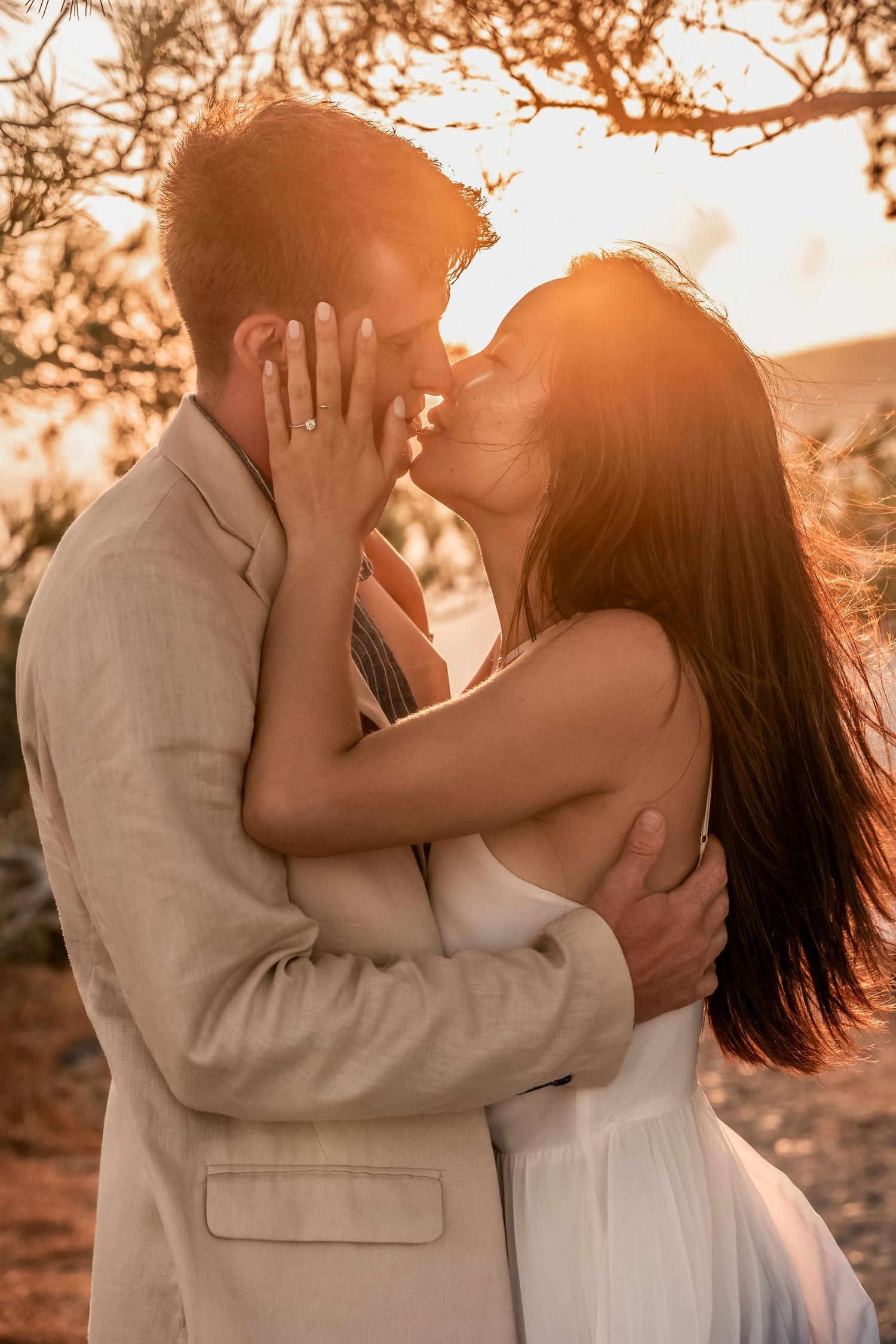 Bride saying yes and kissing the groom during a sunset proposal on a Santorini cliff, joyful and intimate 🌅