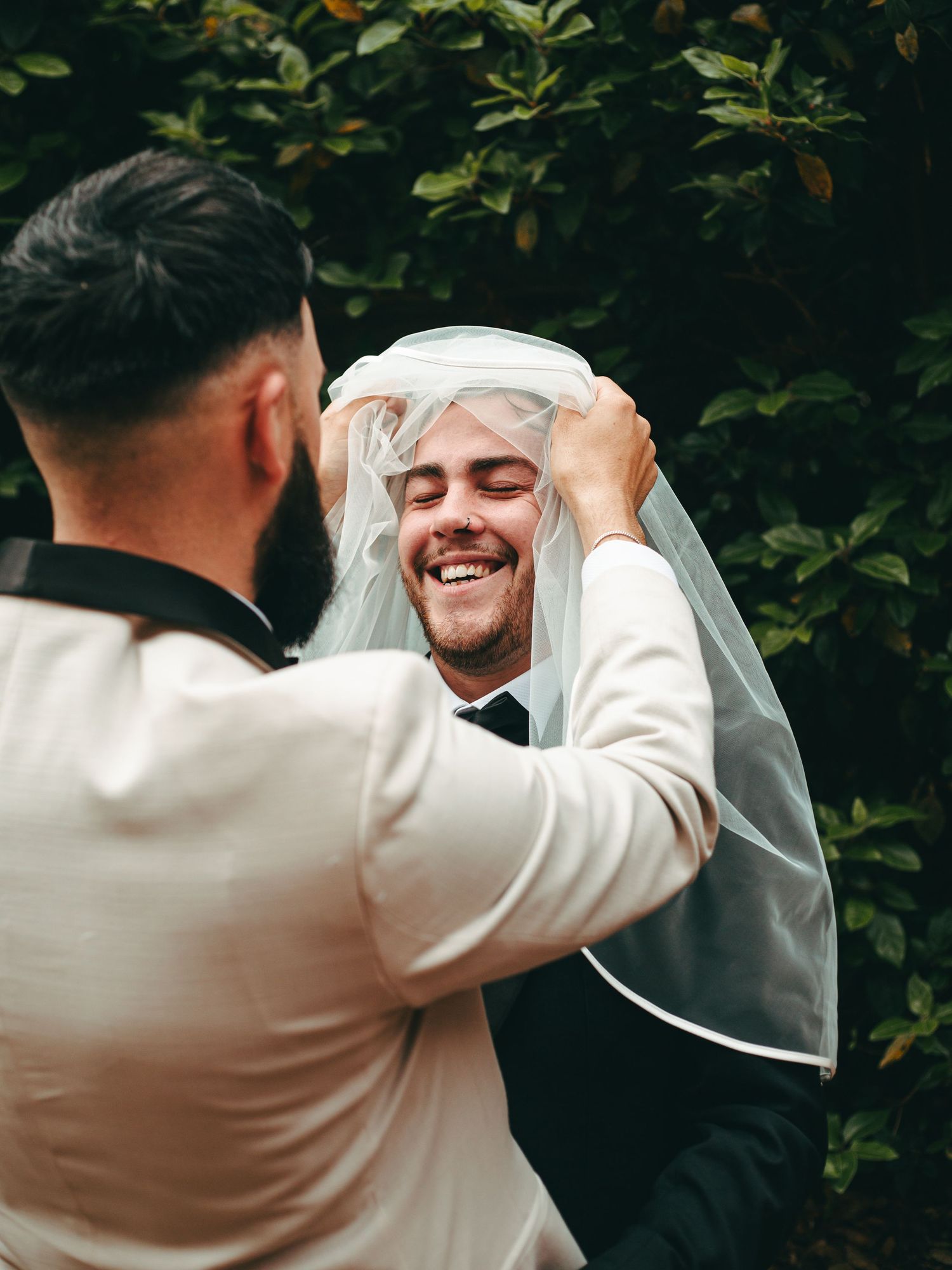 A surprise for the groom during a first look moment