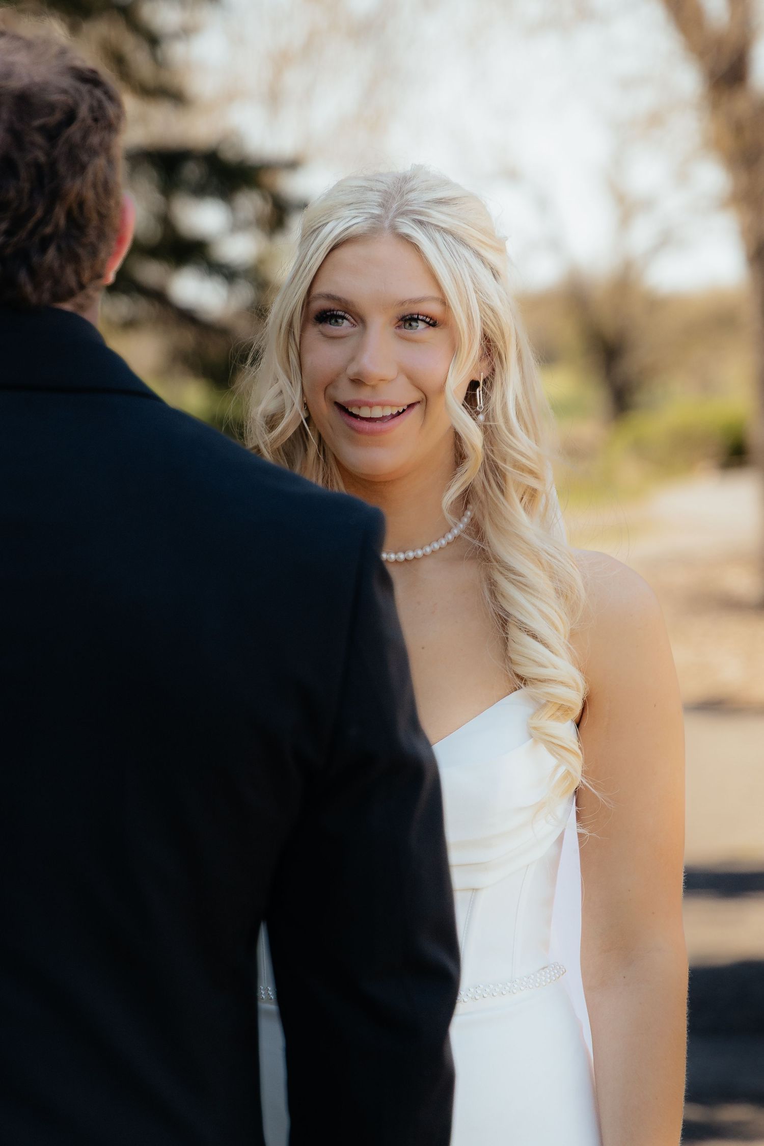 Bride and groom sharing a romantic moment at Rush Creek Golf Course in Maple Grove, MN, with rolling fairways and elegant floral decor