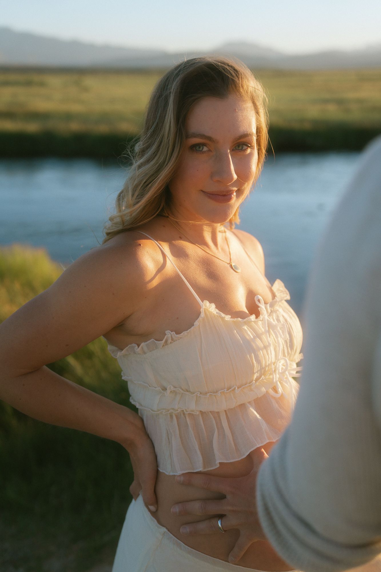 Dreamy Maternity Portrait in the Eastern Sierra.