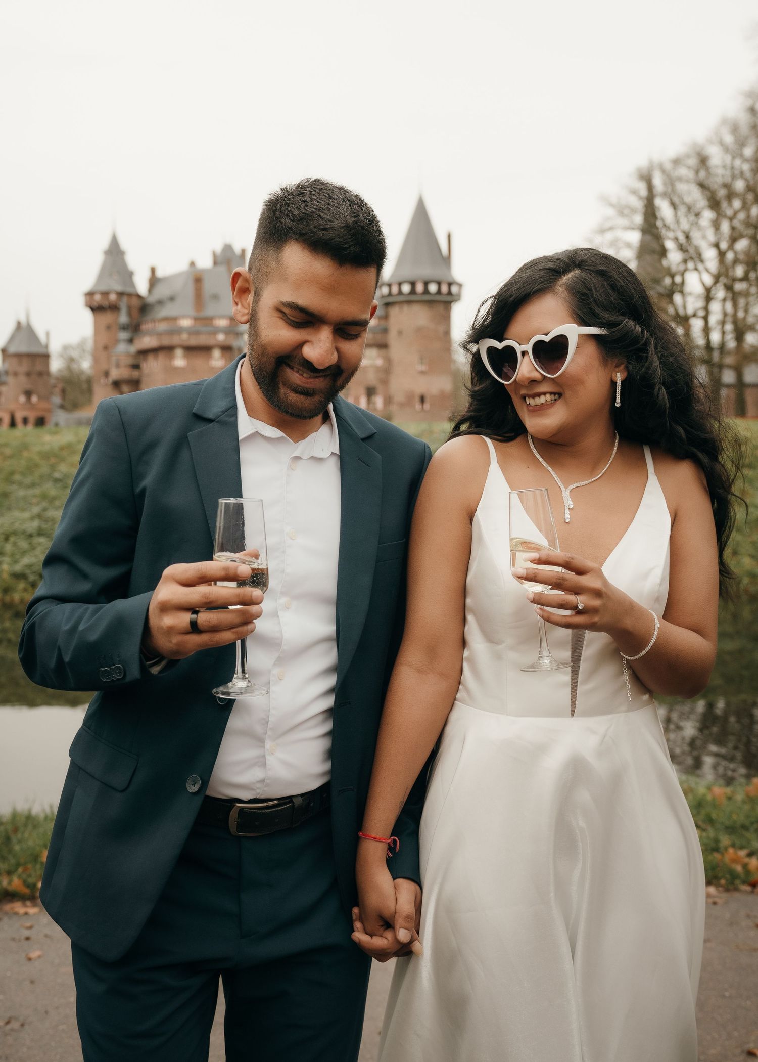 Romantische bruidspaarshoot buiten Kasteel de Haar – bruidsfotografie, trouwdag, romantisch, Nederland