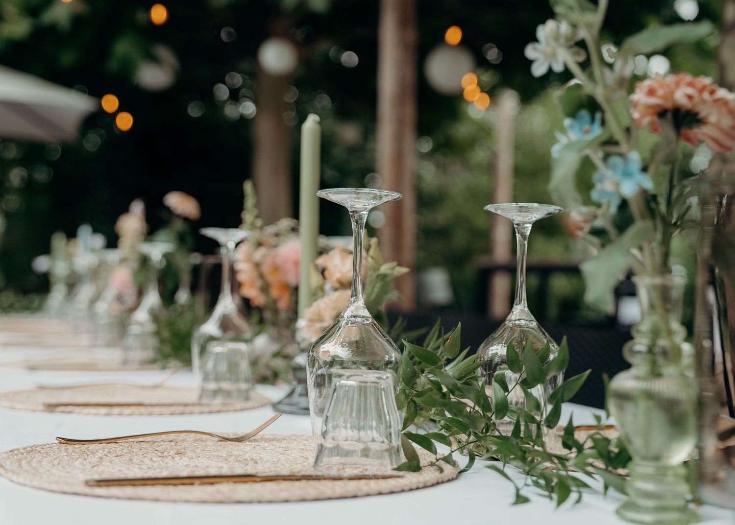 Elegante tafeldecoratie voor bruiloft bij Peerke Donkers, Tilburg – bruidsfotografie, trouwdag, details, Nederland