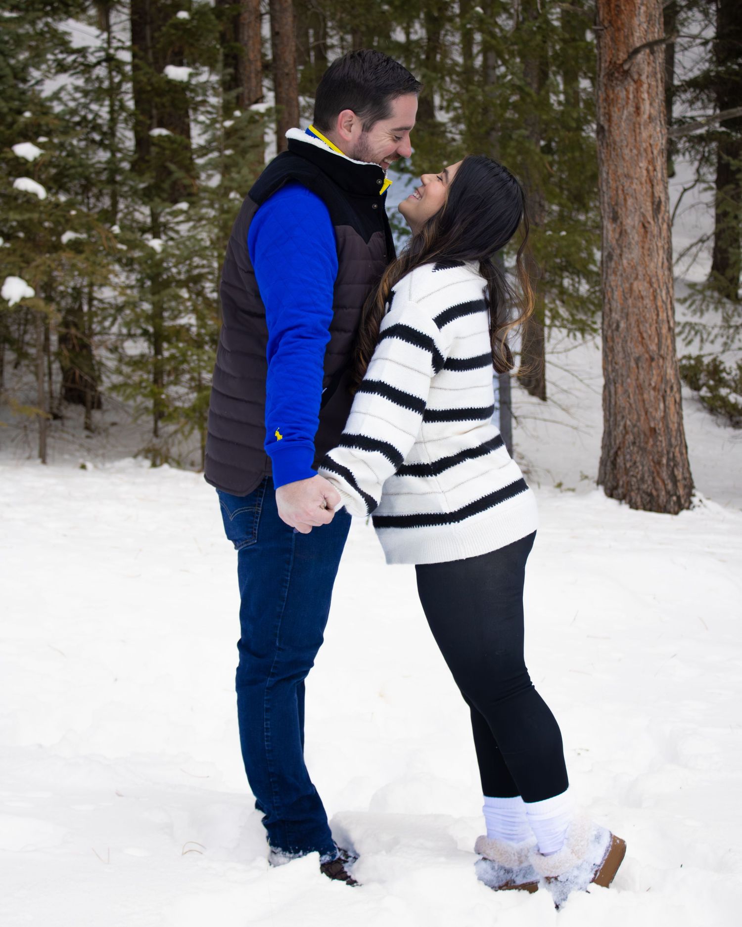 couple kissing