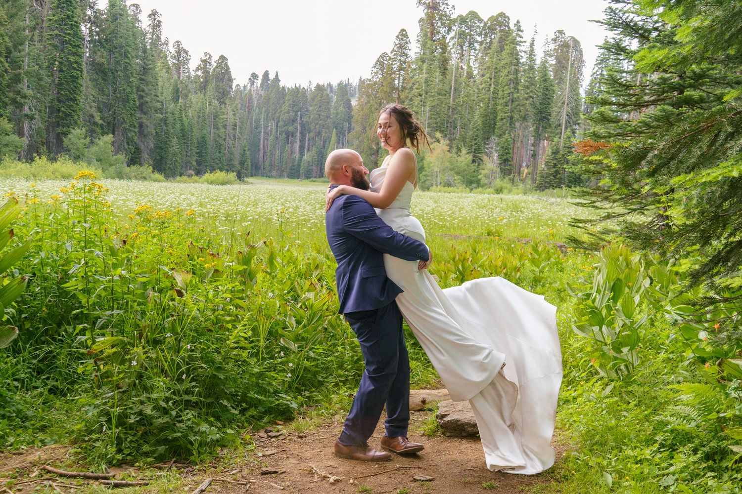Cresent Meadow Elopement, Sequoia Moro Rock Elopement, Sequoia Elopement, Séquoia Summer Elopement