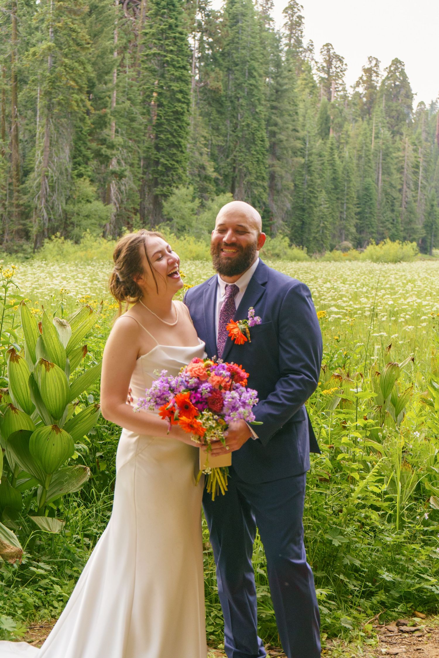 Cresent Meadow Elopement, Sequoia Moro Rock Elopement, Sequoia Elopement, Séquoia Summer Elopement, Elopement Bouquet