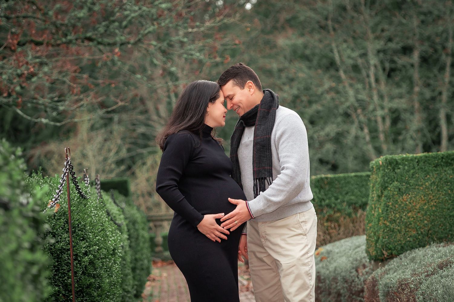 Timeless maternity portraits in Vancouver Island park