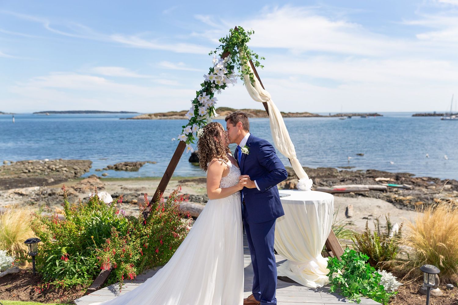 Intimate wedding photo in Victoria