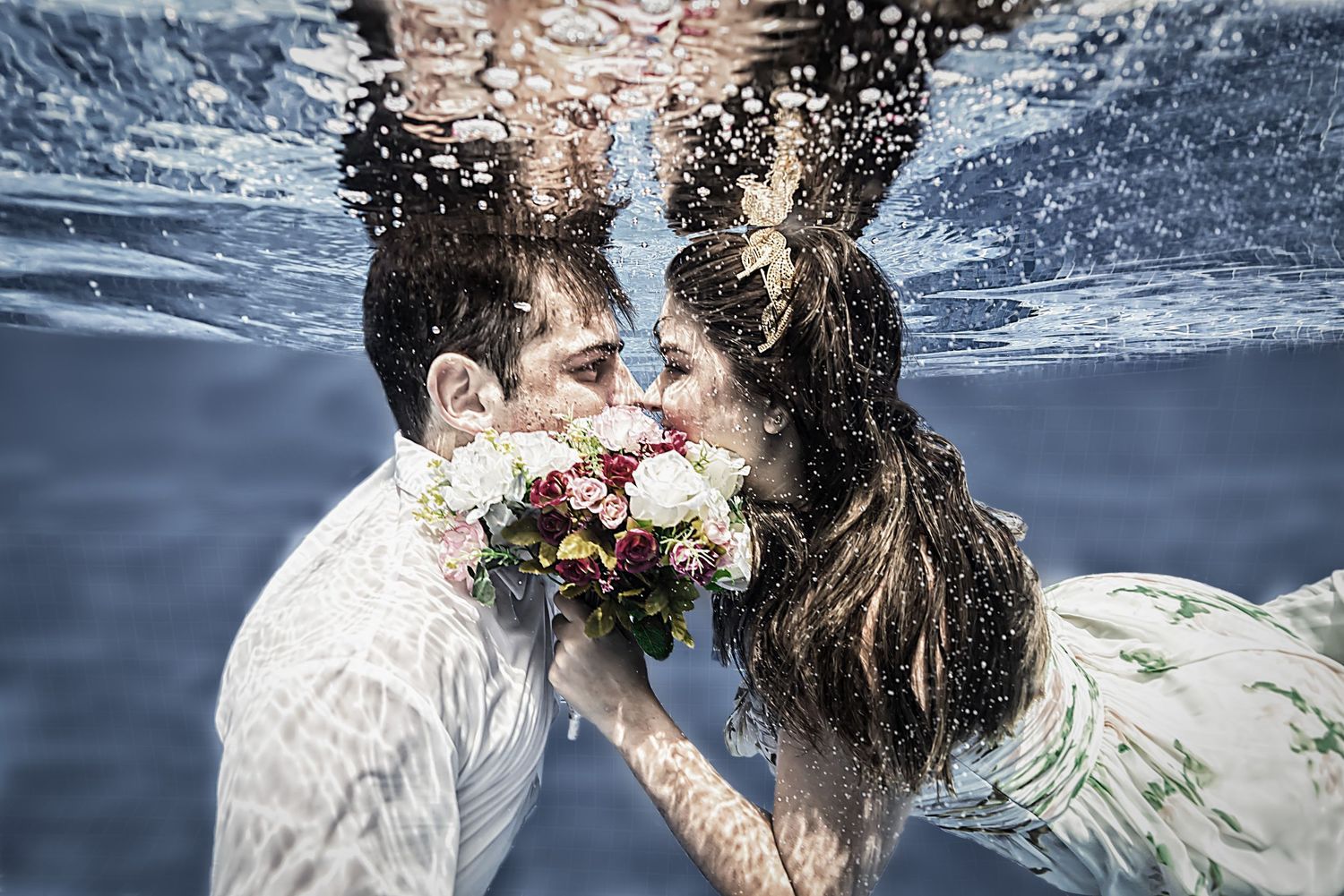 Artistic underwater couples portraits on Vancouver Island