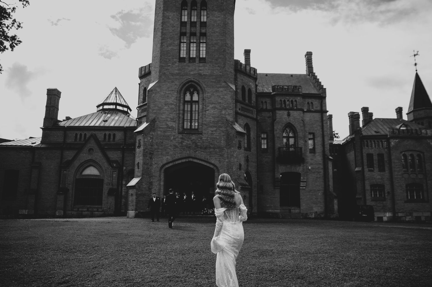 Black and white wedding photos captured against a historic Gothic architecture backdrop.