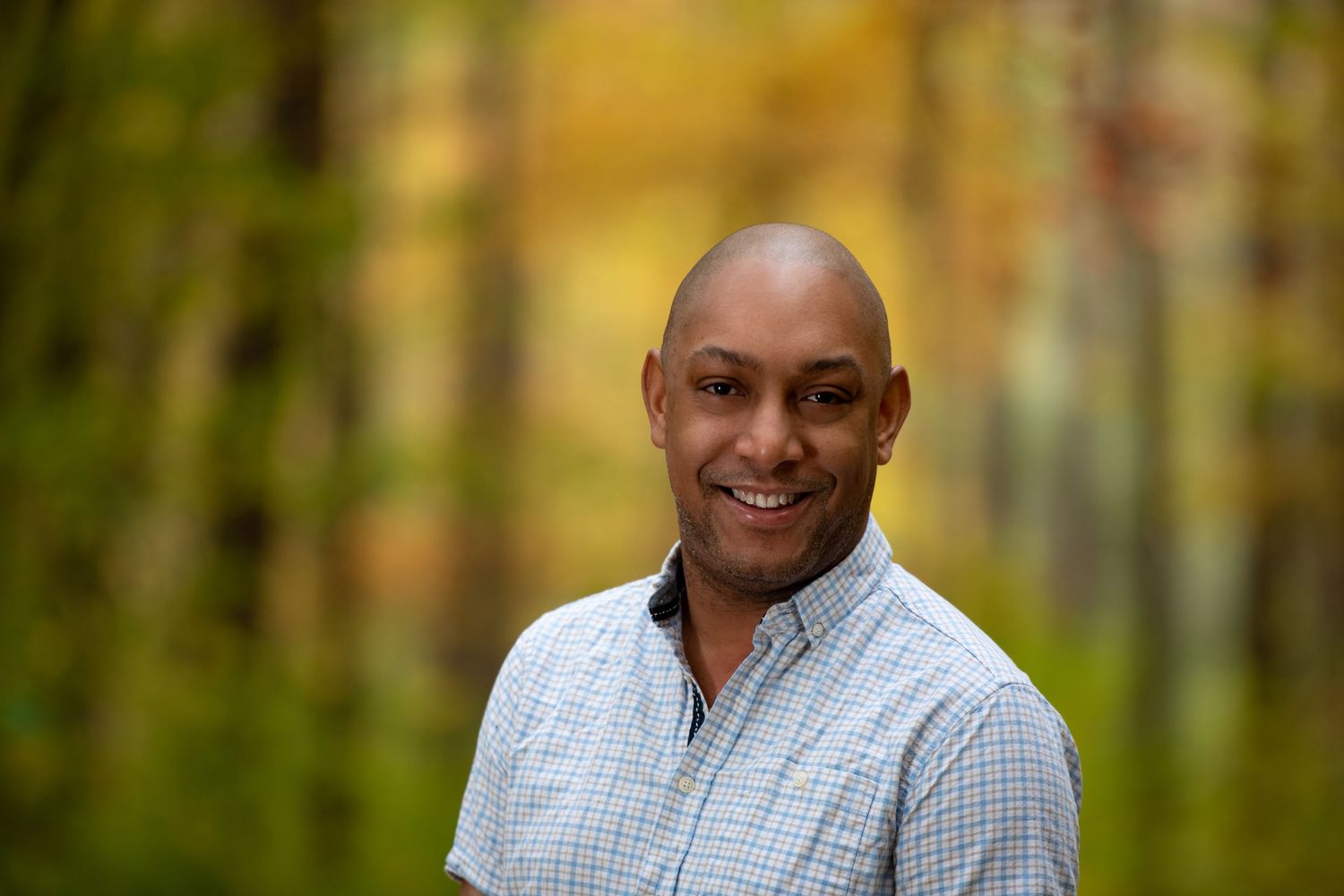 men’s casual headshots with fall foliage in Hanover, MA with Leah Ramuglia Photography in the autum