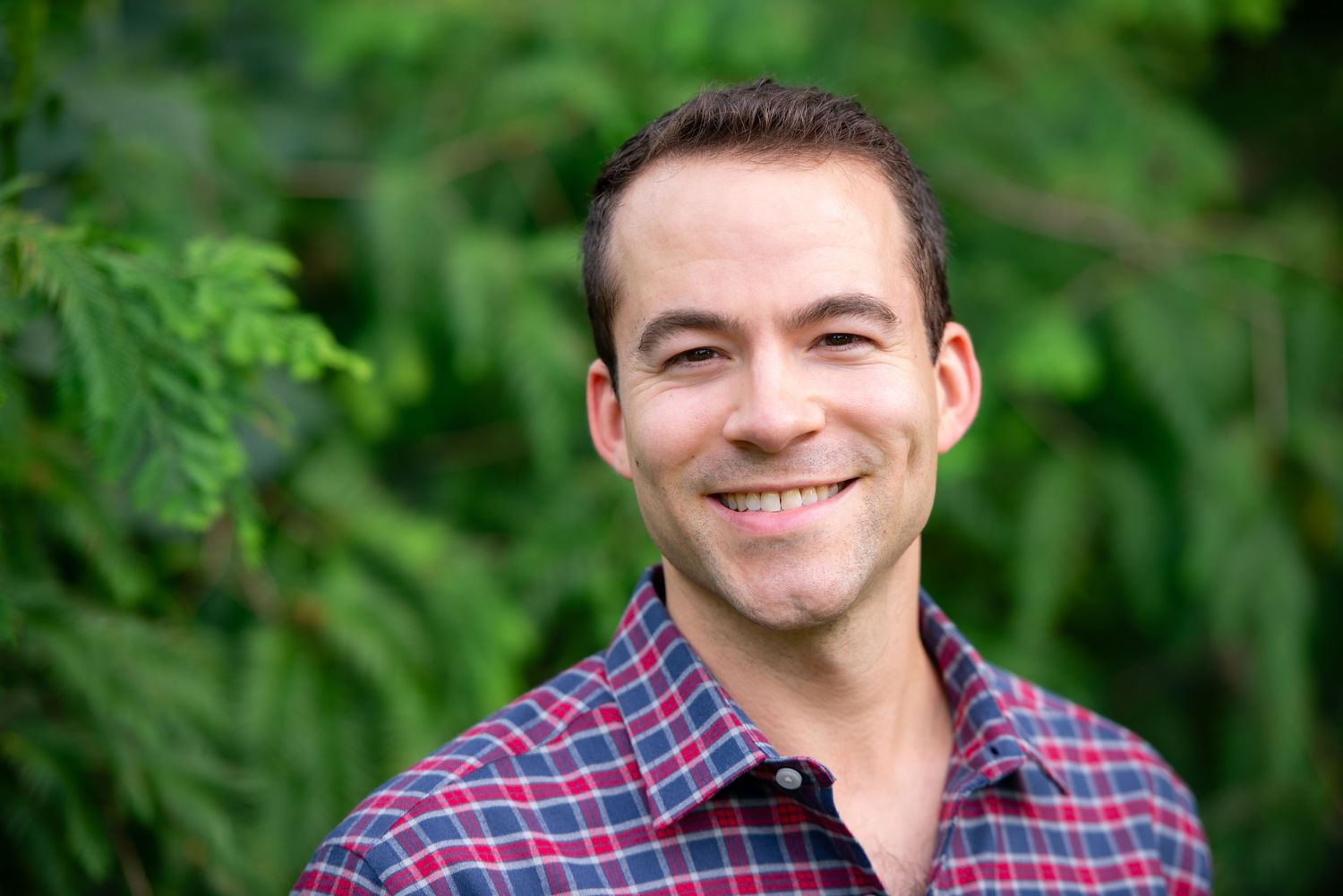 Men’s professional headshots for social media, branding, online dating, profile photos, networking photo Boston by Leah Ramuglia Photography