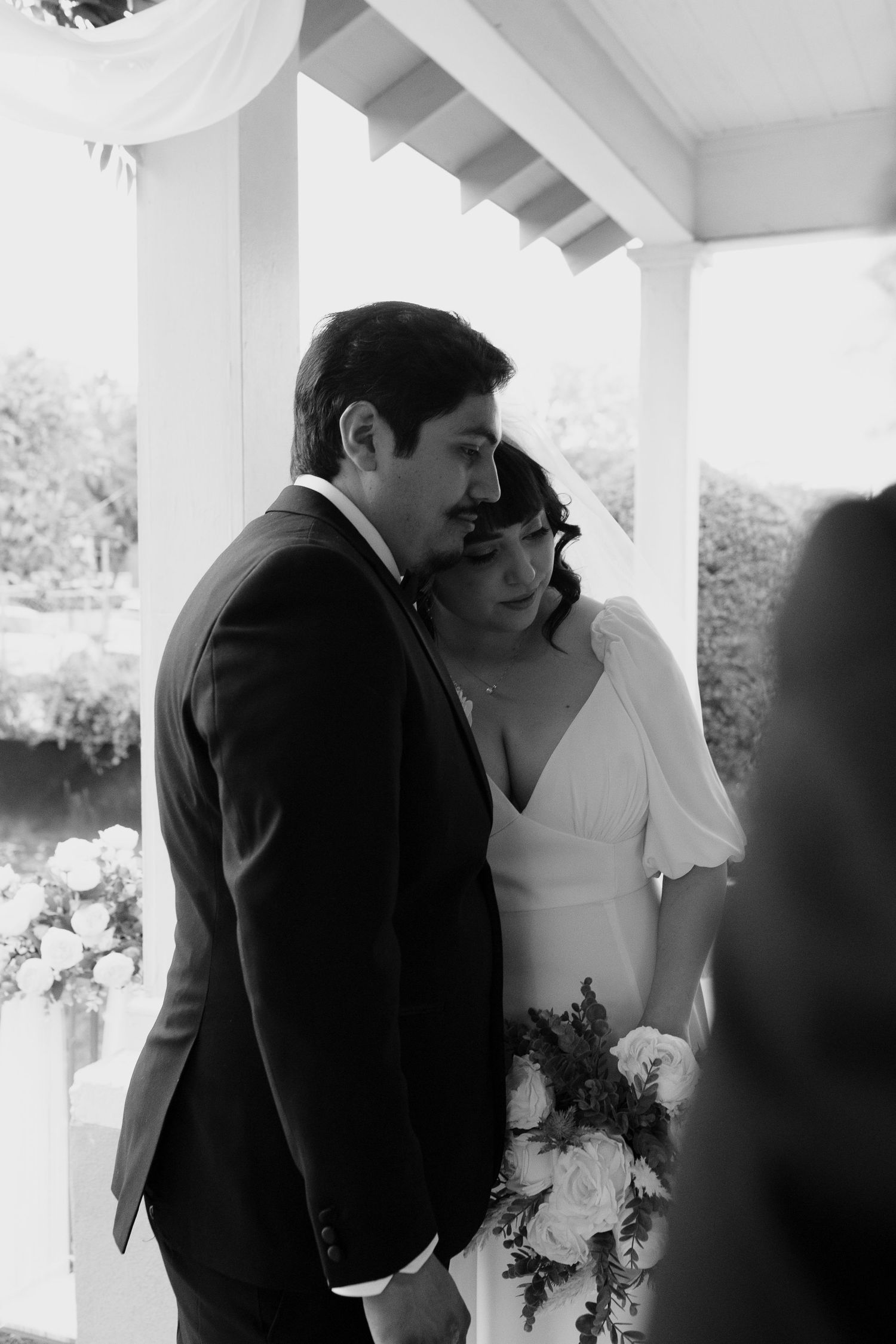 Elopement photography for adventurous couples
Editorial-style wedding portraits
Genuine wedding storytelling