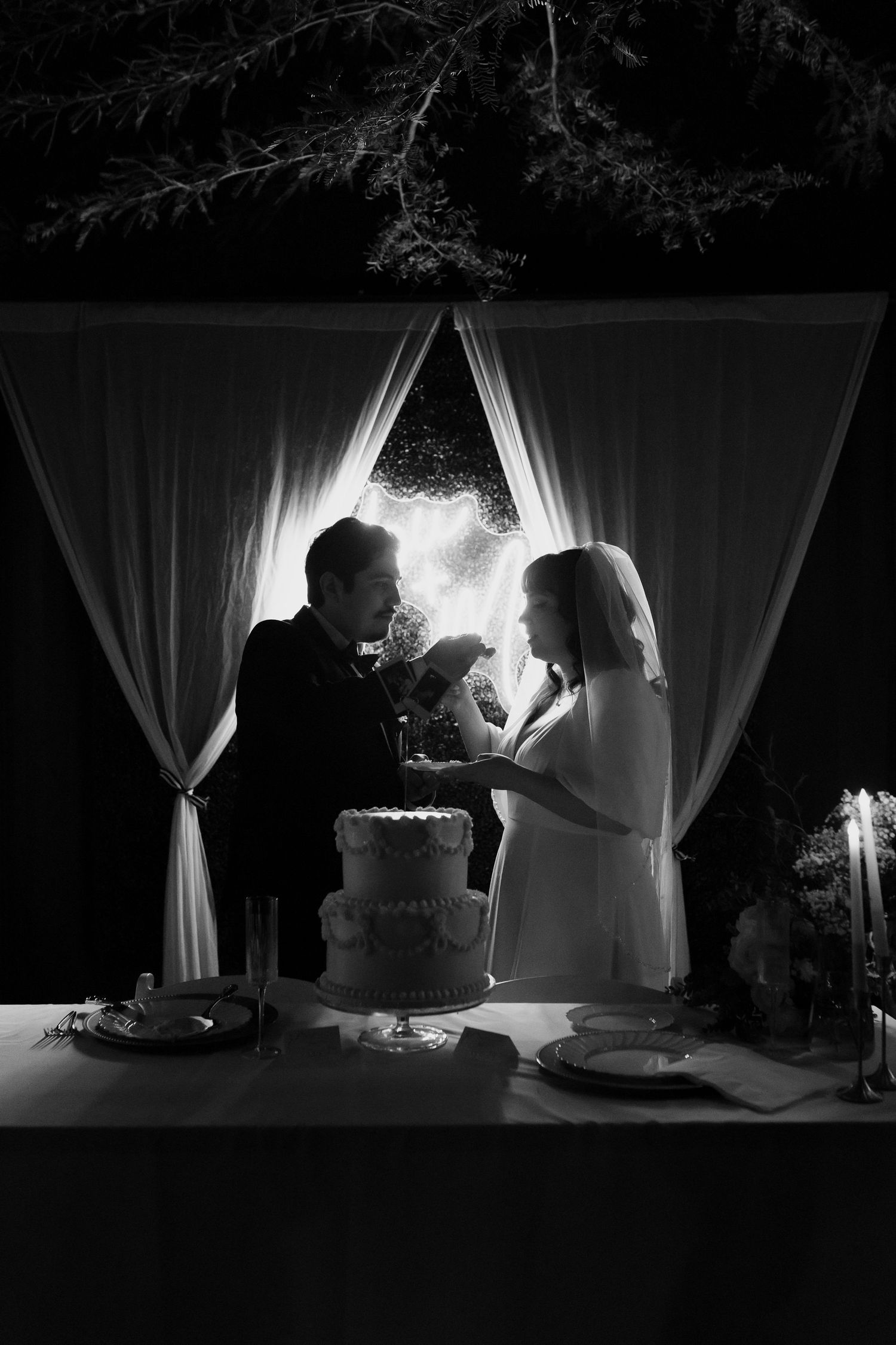 Genuine connection between couple
Tender hand-holding moment
Romantic storytelling through candid moments