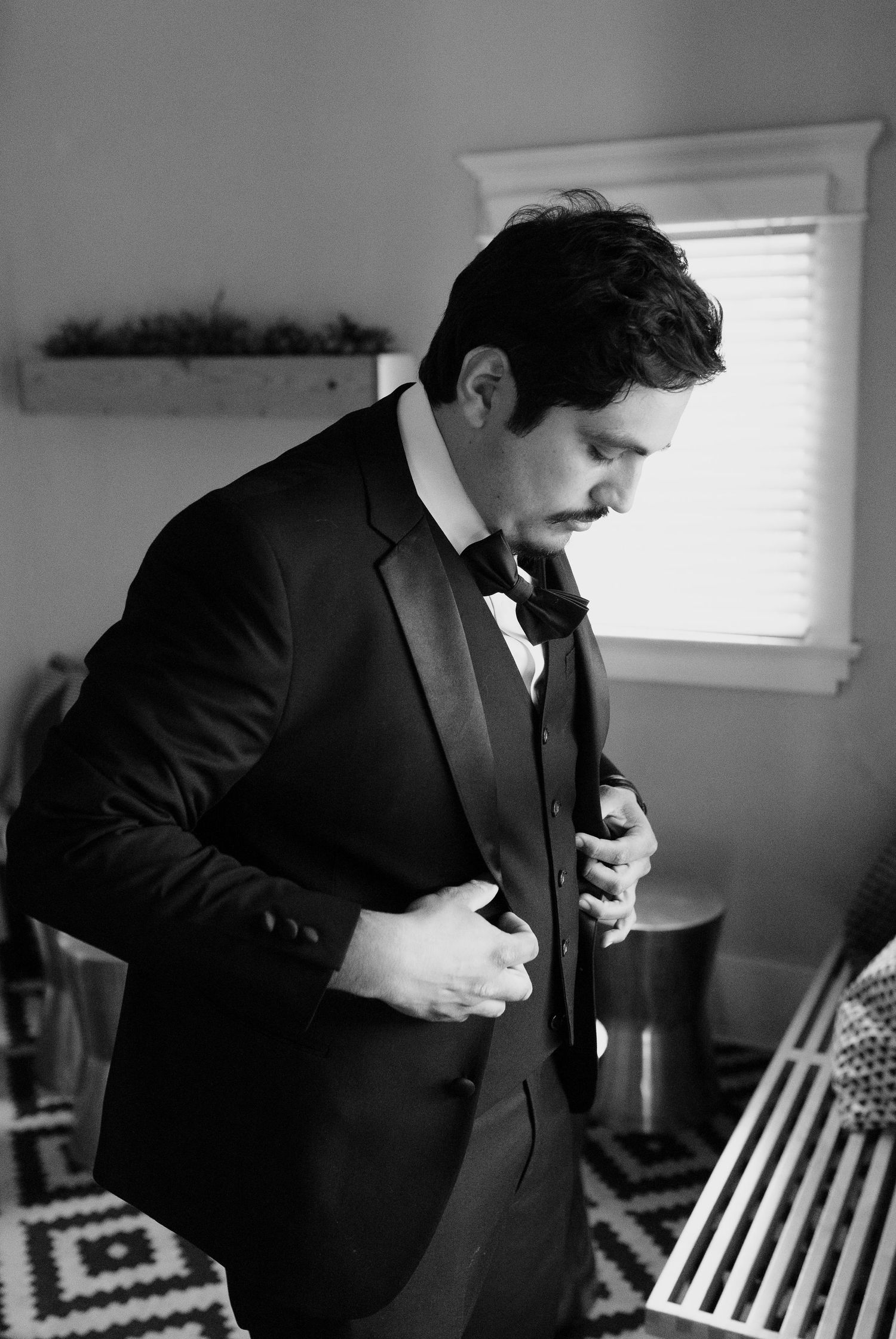 Adventurous elopement in the mountains with a documentary and romantic approach.Groom accessories and boutonniere
Vintage wedding rings and