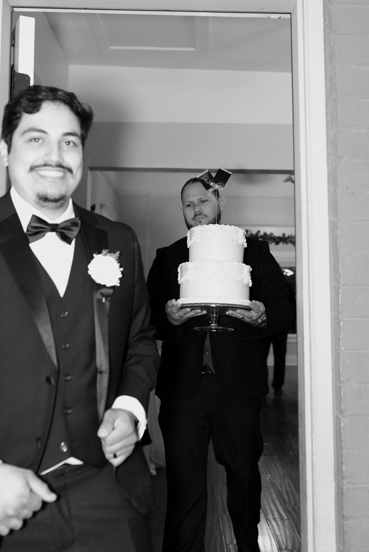 Storytelling wedding photography
Natural and candid wedding photos
Emotional and authentic wedding photographer