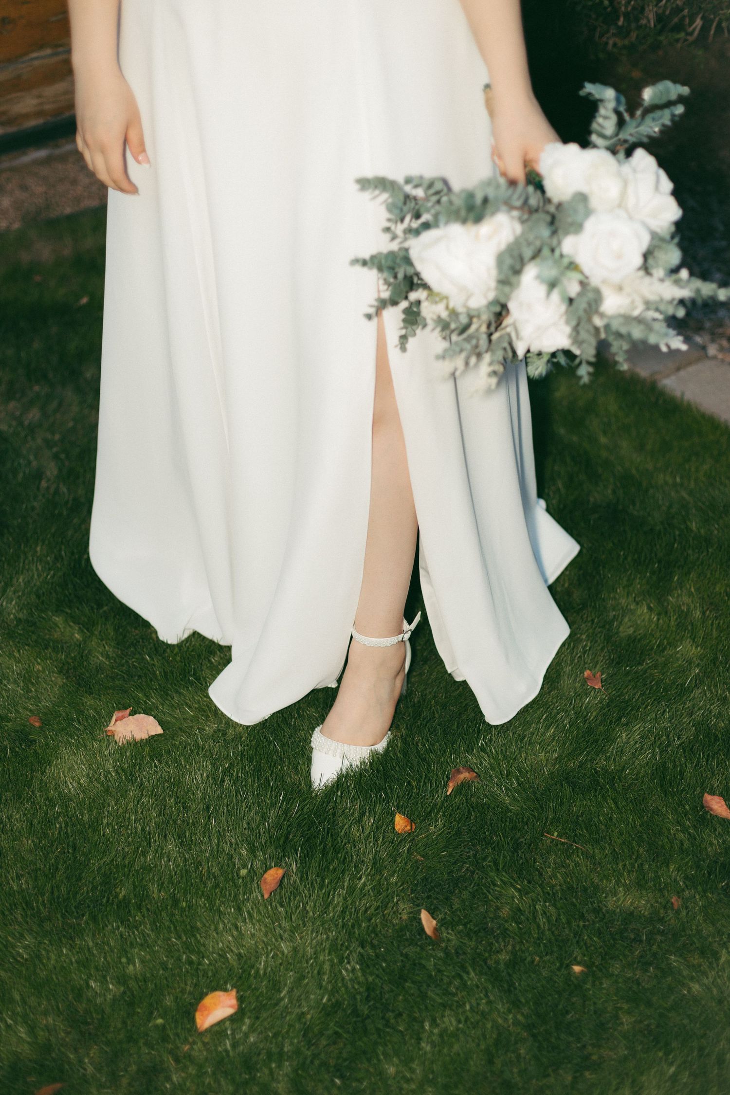 Editorial yet candid photography
Warm and timeless color palette,Elegant and refined imageryModern romance aesthetic,Fine art meets document