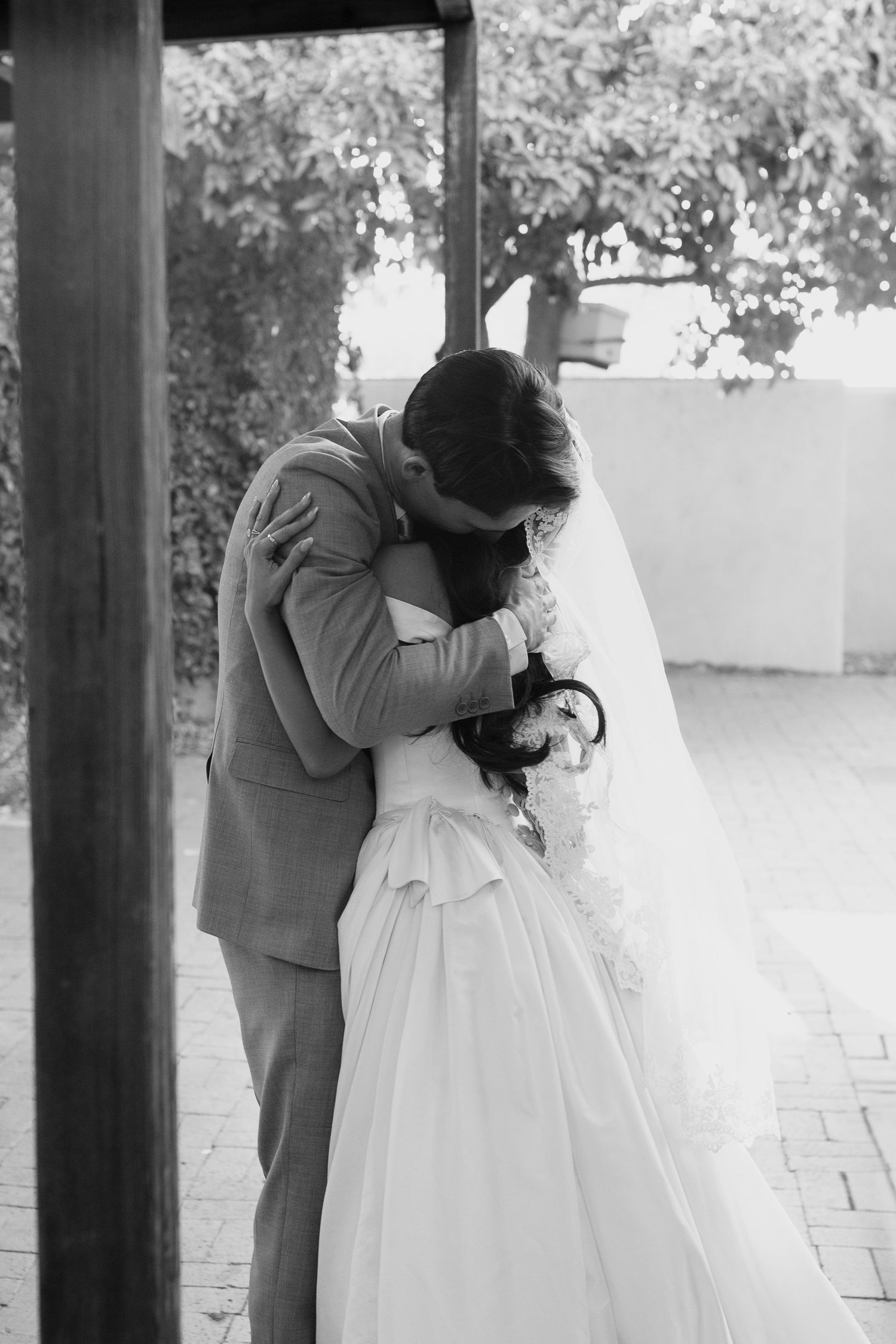 Film-style engagement portraits
Nostalgic and cinematic couple photos
Soft light engagement photos
Timeless black and white portraits