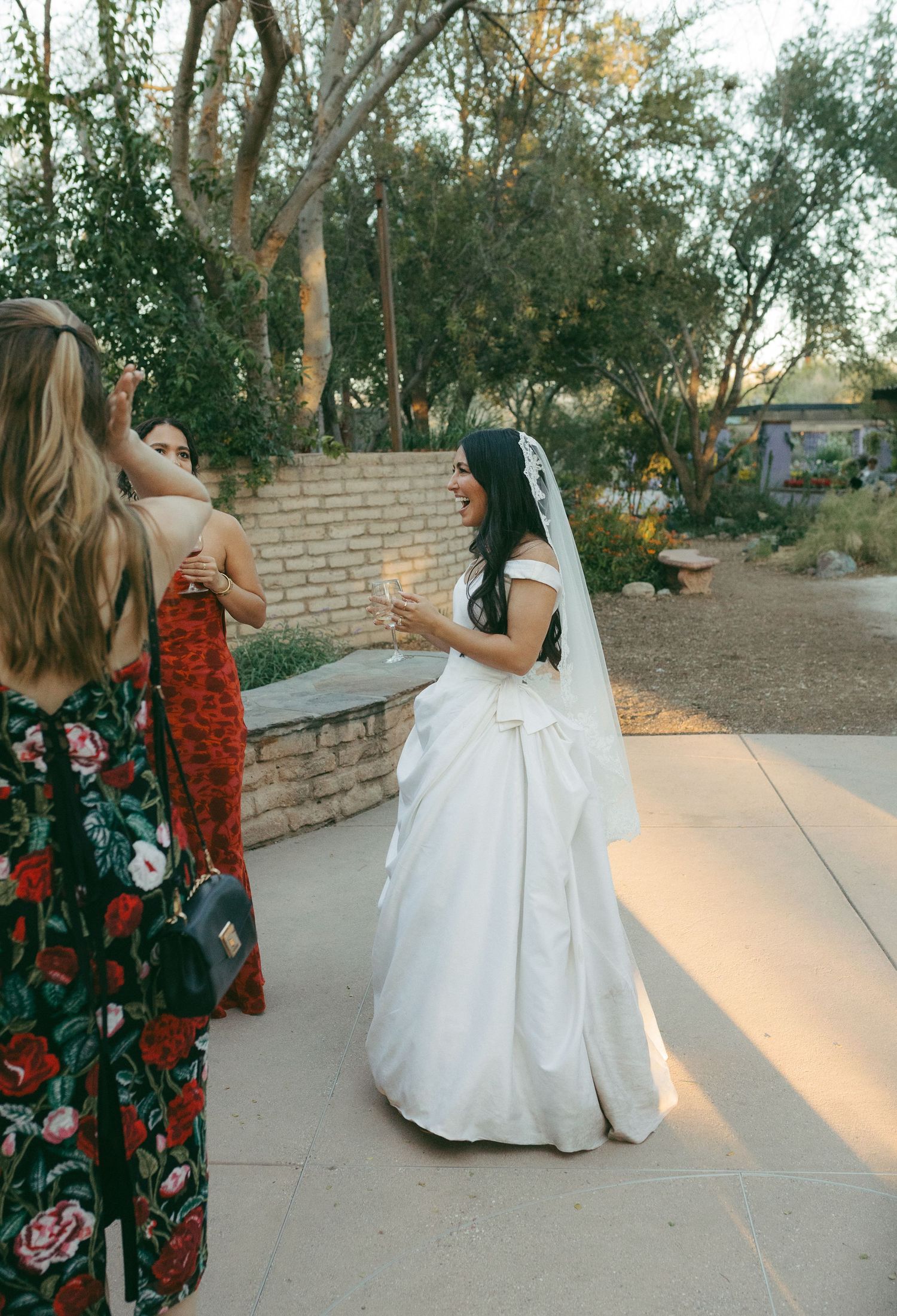 Intimate wedding photographer
Modern yet timeless wedding photos
Romantic storytelling through photos
Natural light wedding photographer
