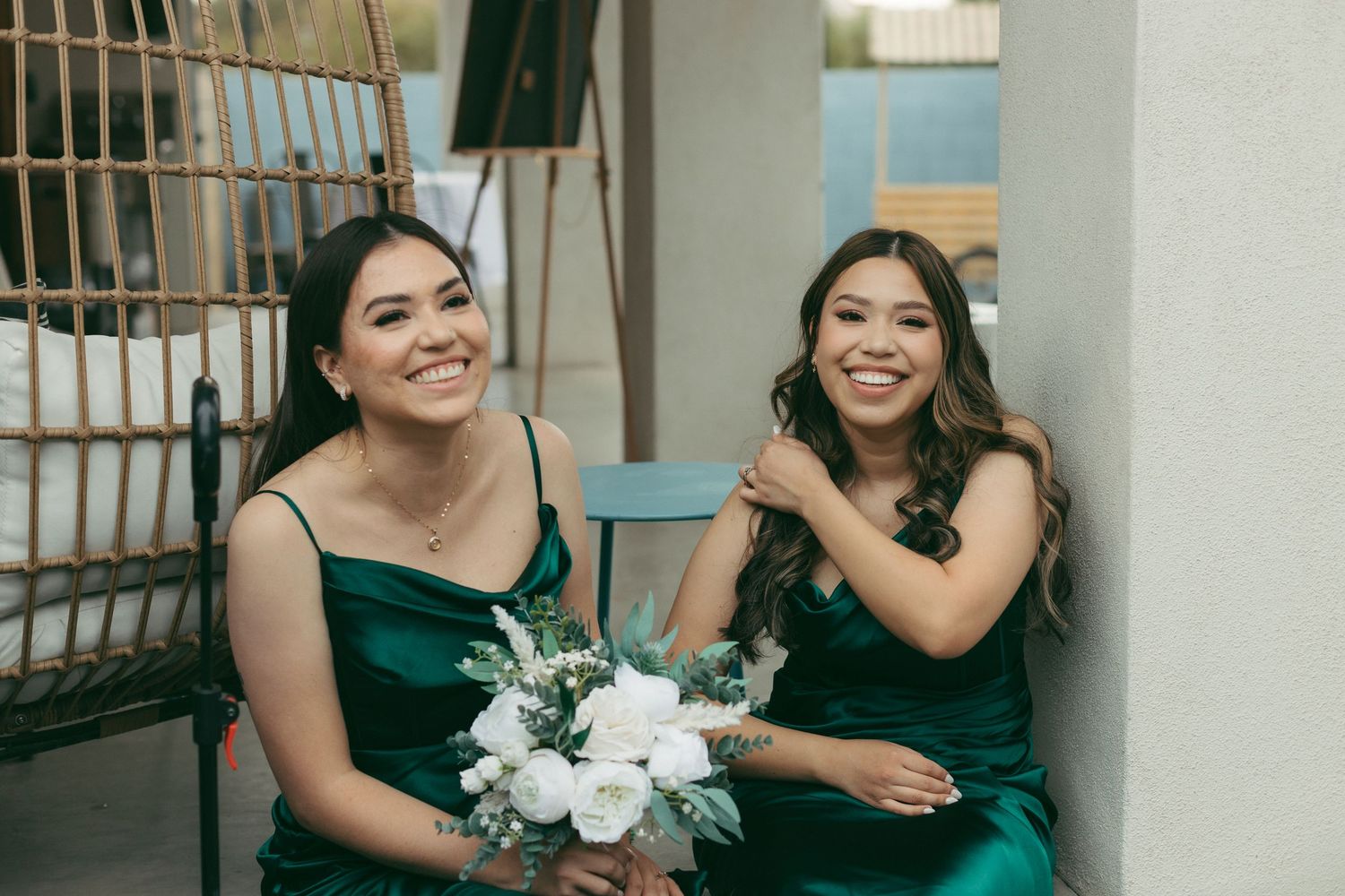 Fine art meets documentary style,Film-style bridal accessories
Organic and natural wedding styling, Candid laughter