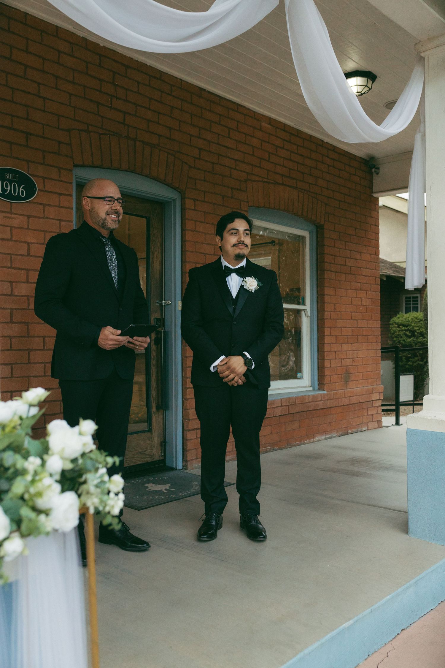Intimate elopement ceremony
Outdoor wedding in the desert
Documentary-style wedding coverage
Candid wedding ceremony photos
Emotional first