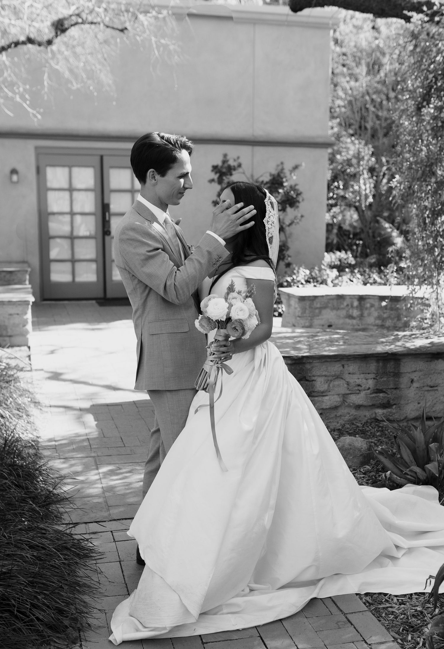 Joshua Tree elopement photographer
Palm Springs wedding photographer
Nevada desert elopement photographer
Mojave Desert wedding photos