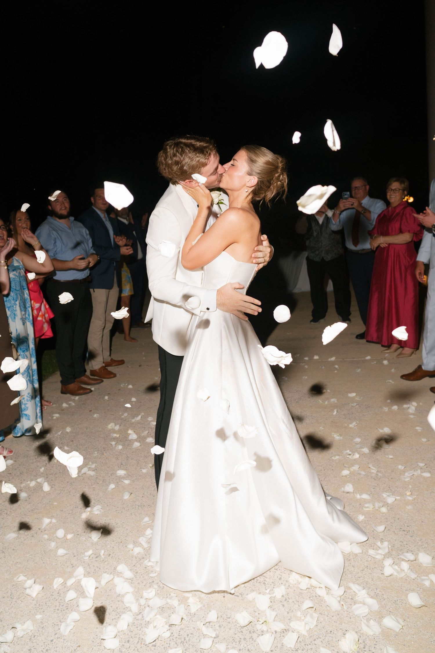 bye bye kiss!

Scotty Simpkins Photography | Wedding and Elopement Photographer in the North Alabama, Nashville, and Southeast