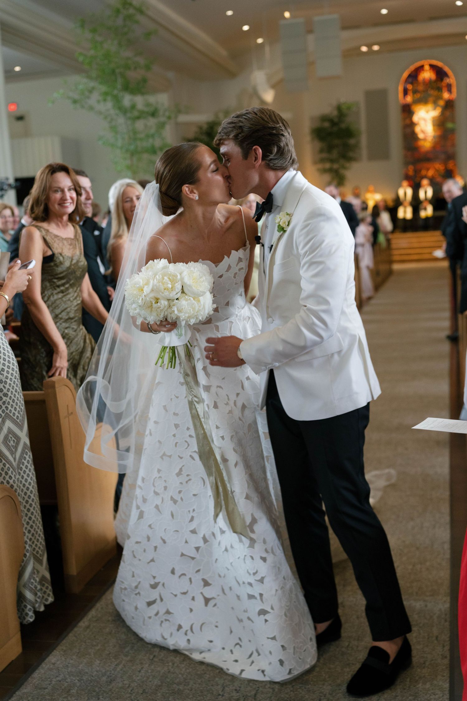 the classic isle kiss shot

Scotty Simpkins Photography | Wedding and Elopement Photographer in the North Alabama, Nashville, and Southeast