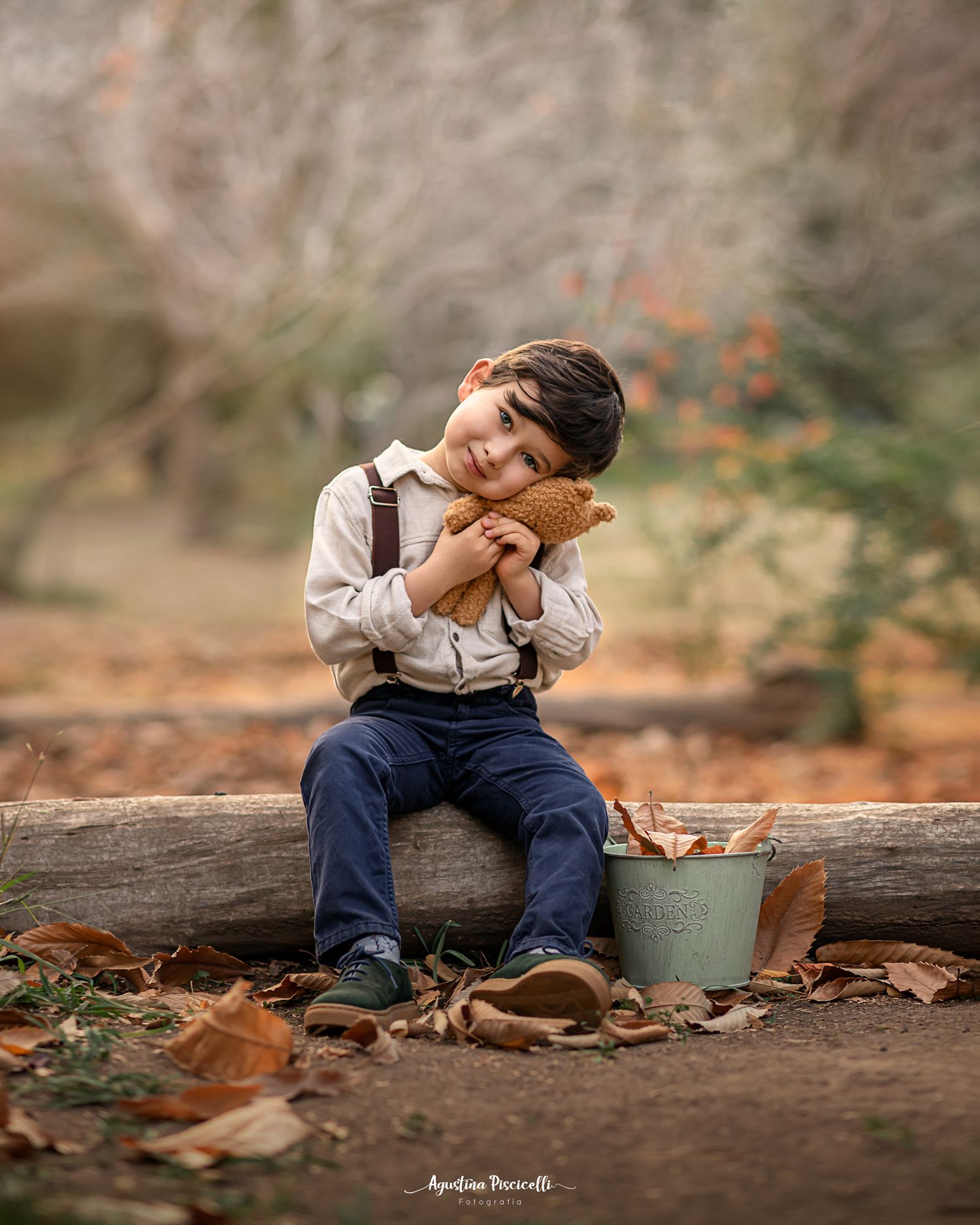 Niño jugando en locación natural en Neuquén