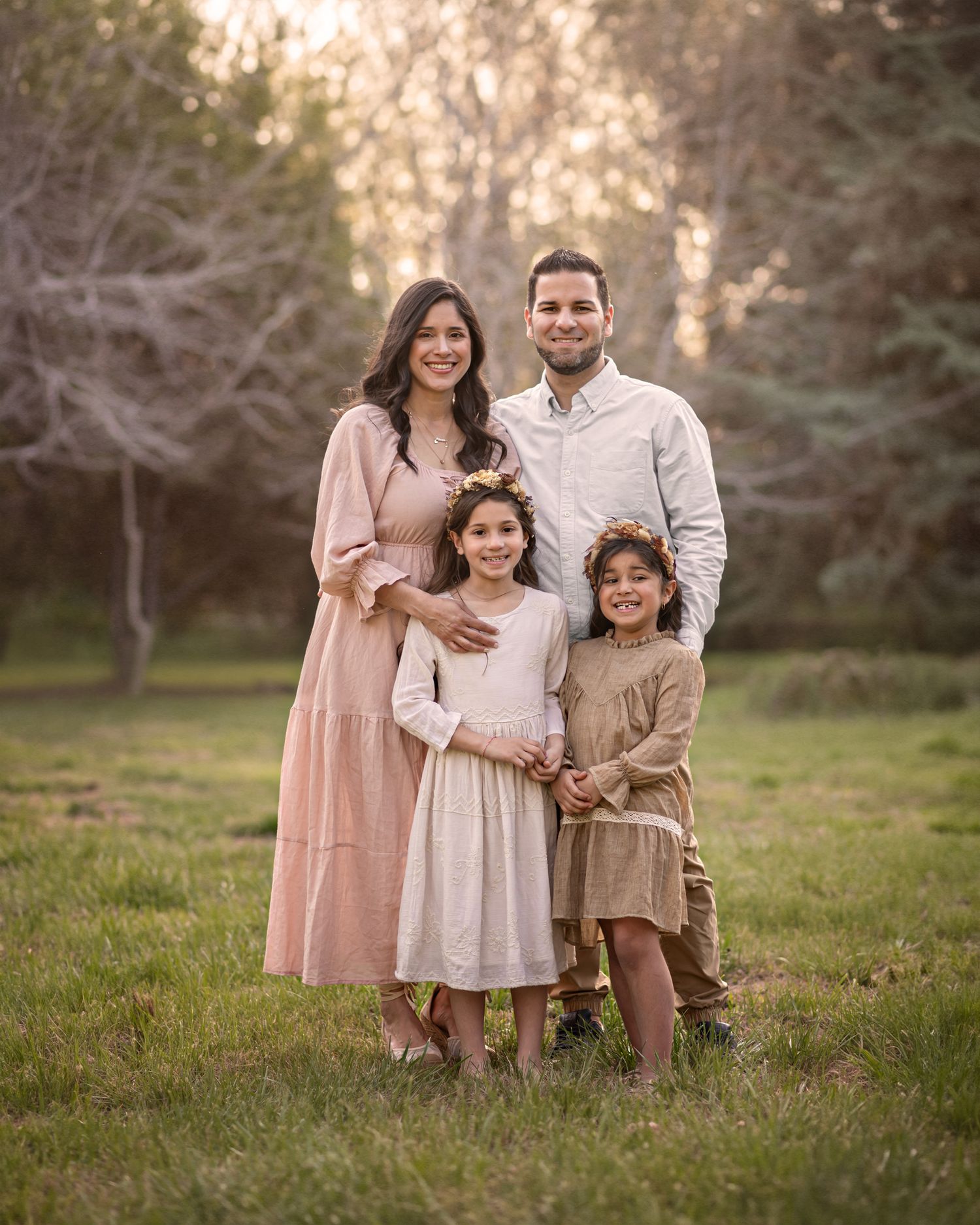 familia disfrutando sesión al aire libre