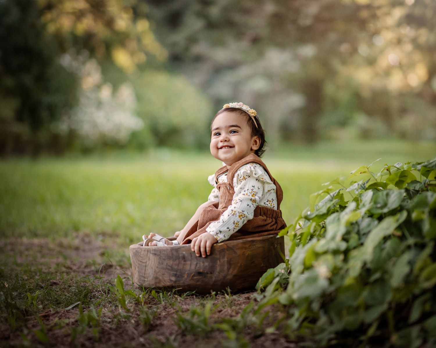 Retrato infantil natural con luz cálida