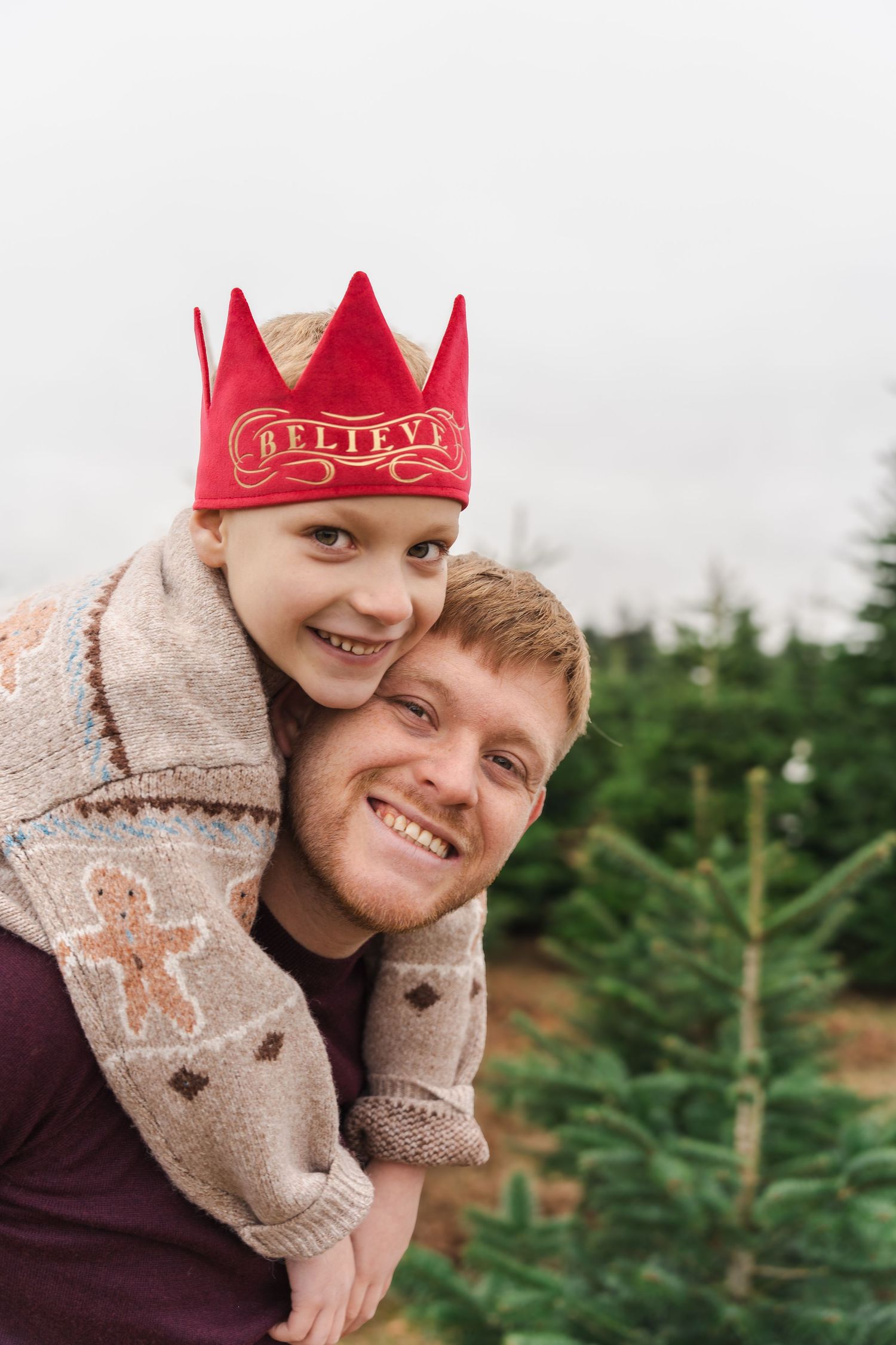 A festive holiday family moment captured at a Christmas tree farm in Leicestershire taken by Shots by Maz Photography