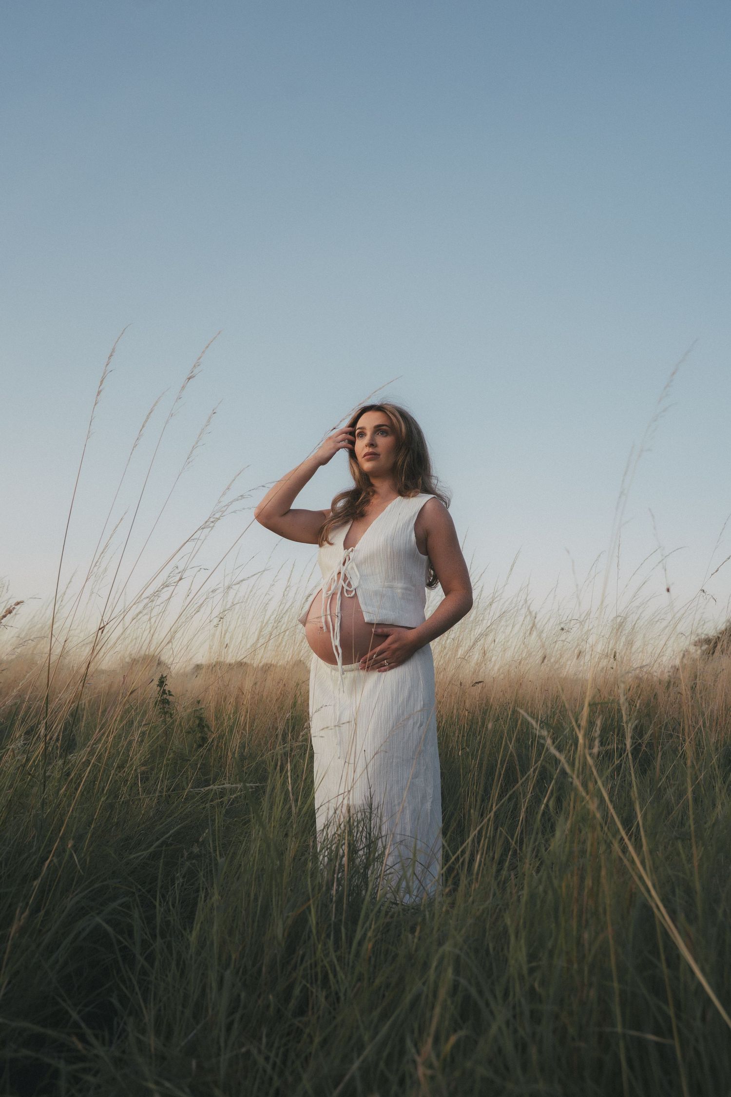 Maternity photographer in Derbyshire, Ashby, Loughborough and Leicester. Outdoor maternity with documentary feel.