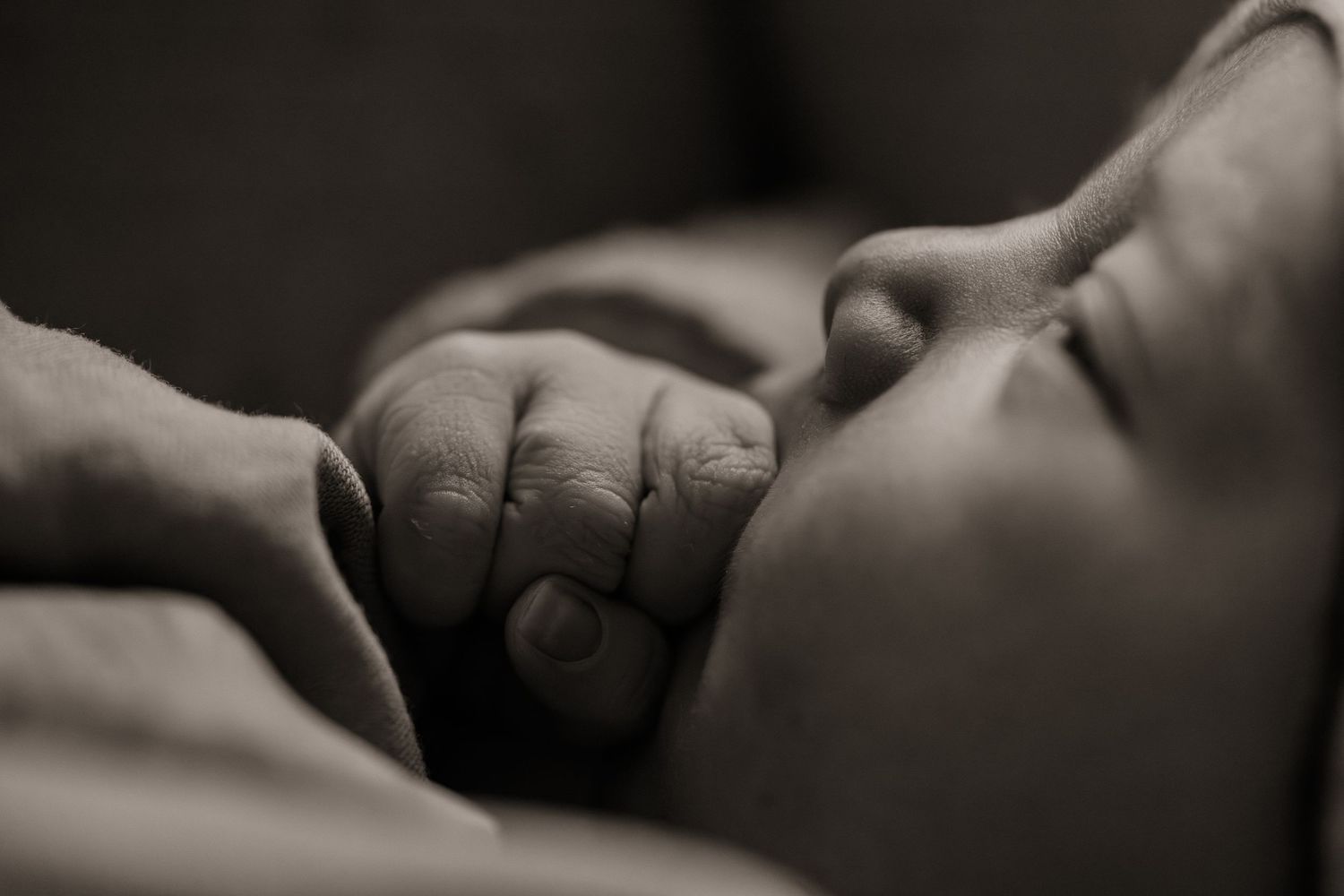 geboortefotografie birth details geboorte fotograaf utrecht baby Mac geplande keizersnede thuisbevalling ziekenhuisbevalling Antonius